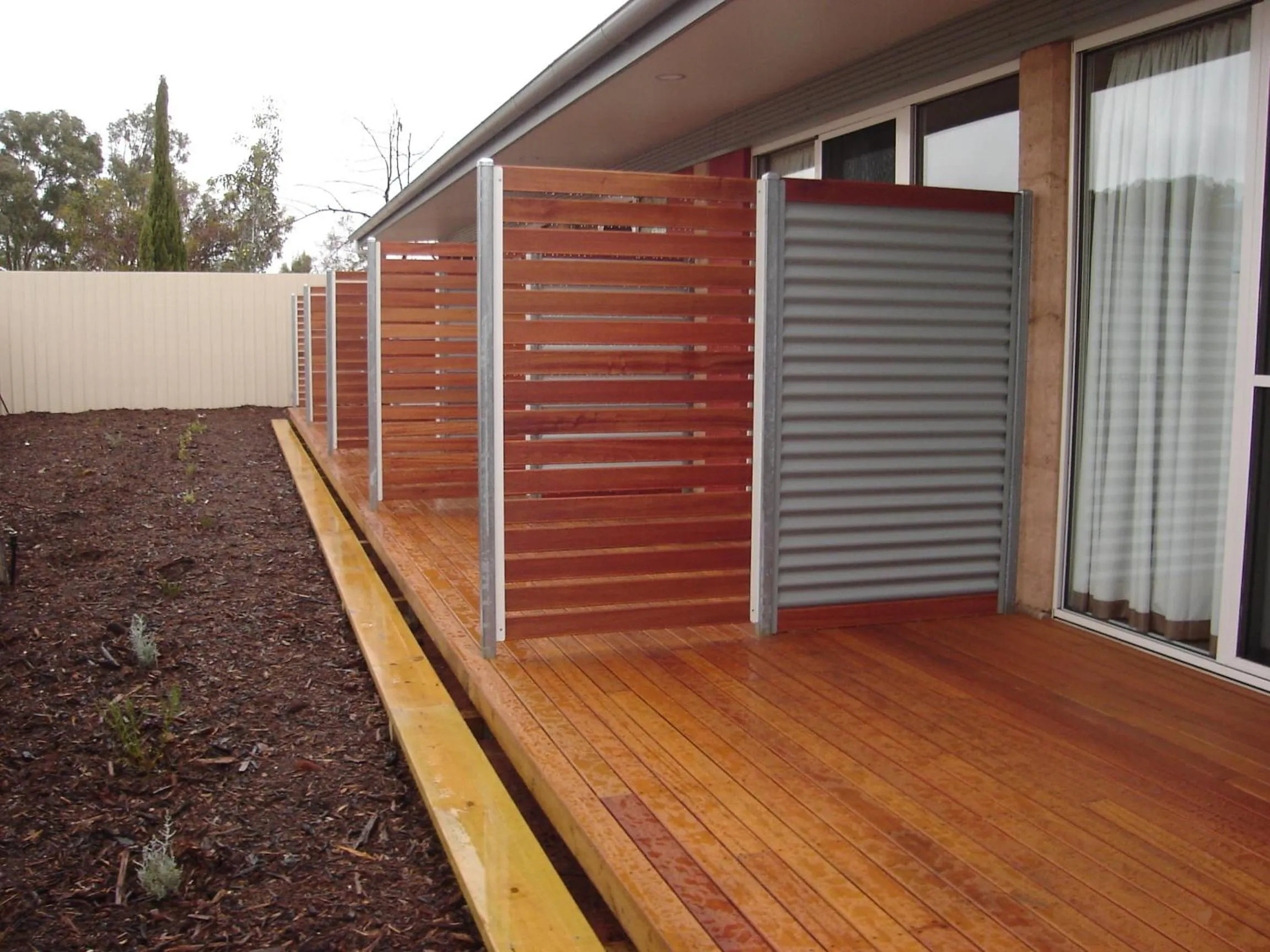 Facade/entrance in Crossroads Ecomotel