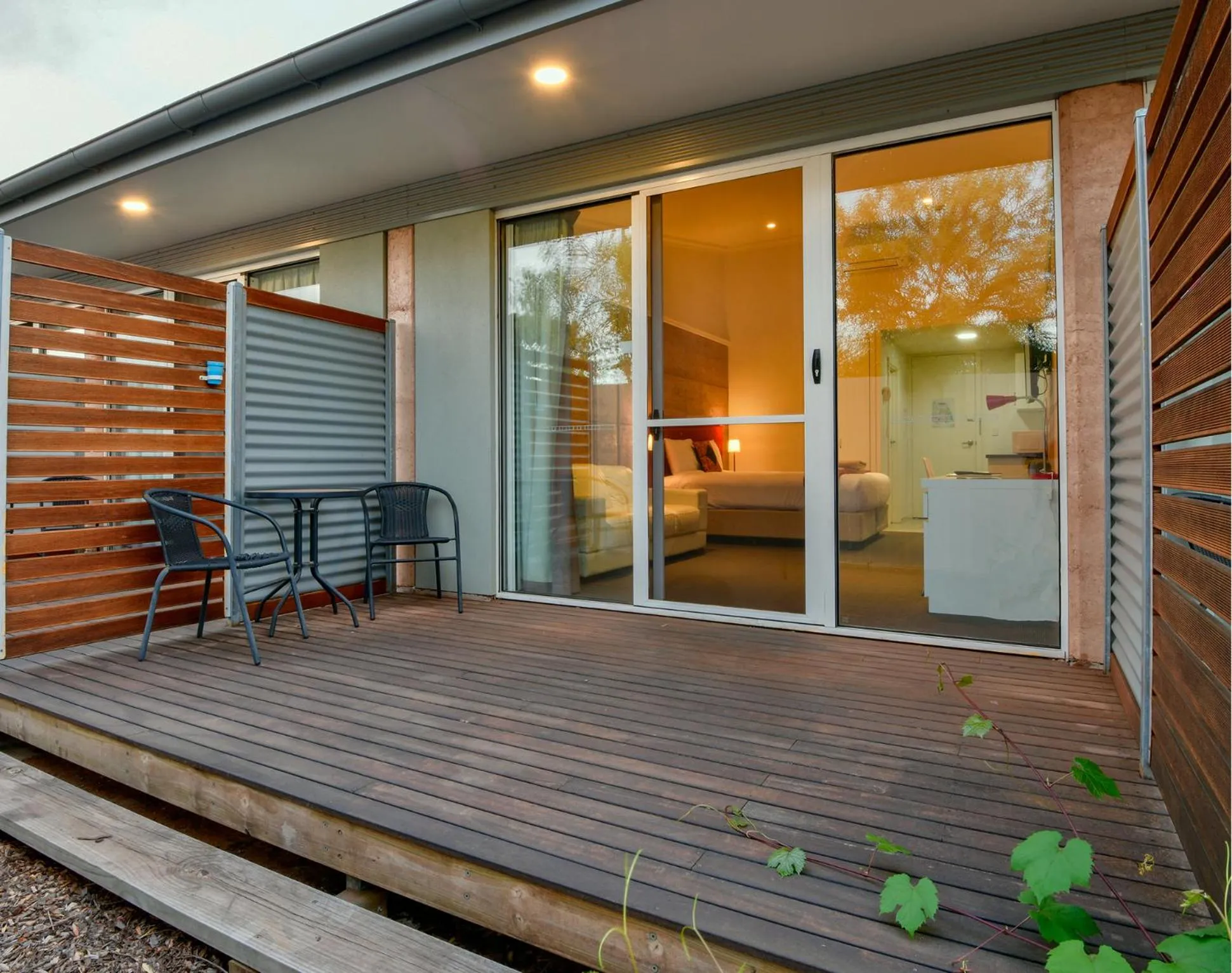 Facade/entrance in Crossroads Ecomotel