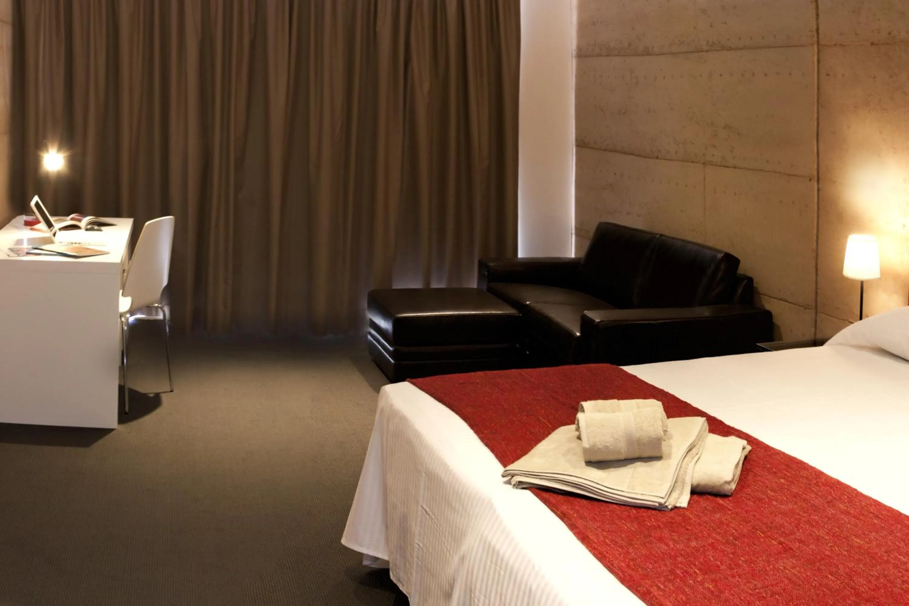 Deluxe King Room in Crossroads Ecomotel