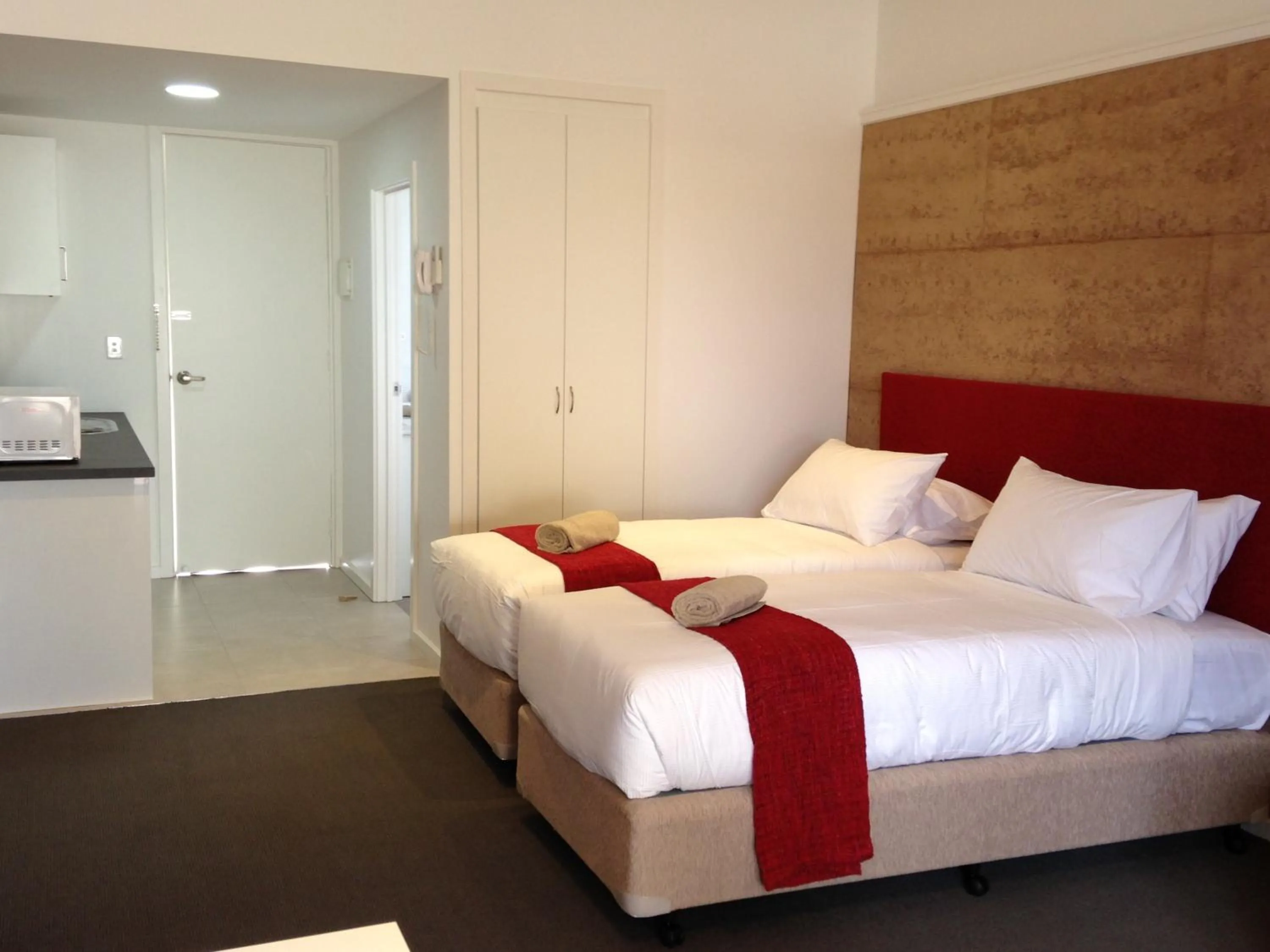 Bed in Crossroads Ecomotel