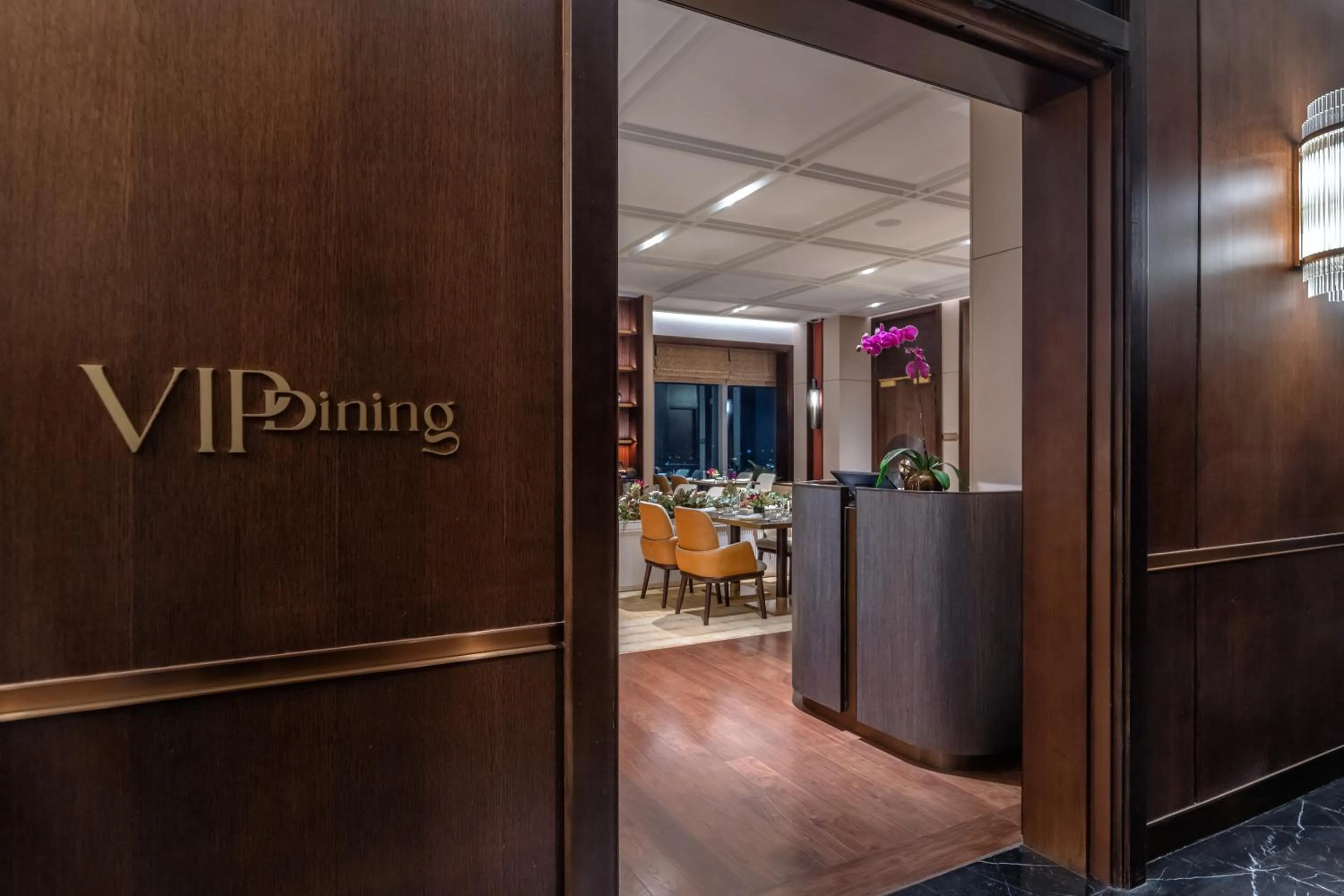 Restaurant/places to eat in Solaire Resort North