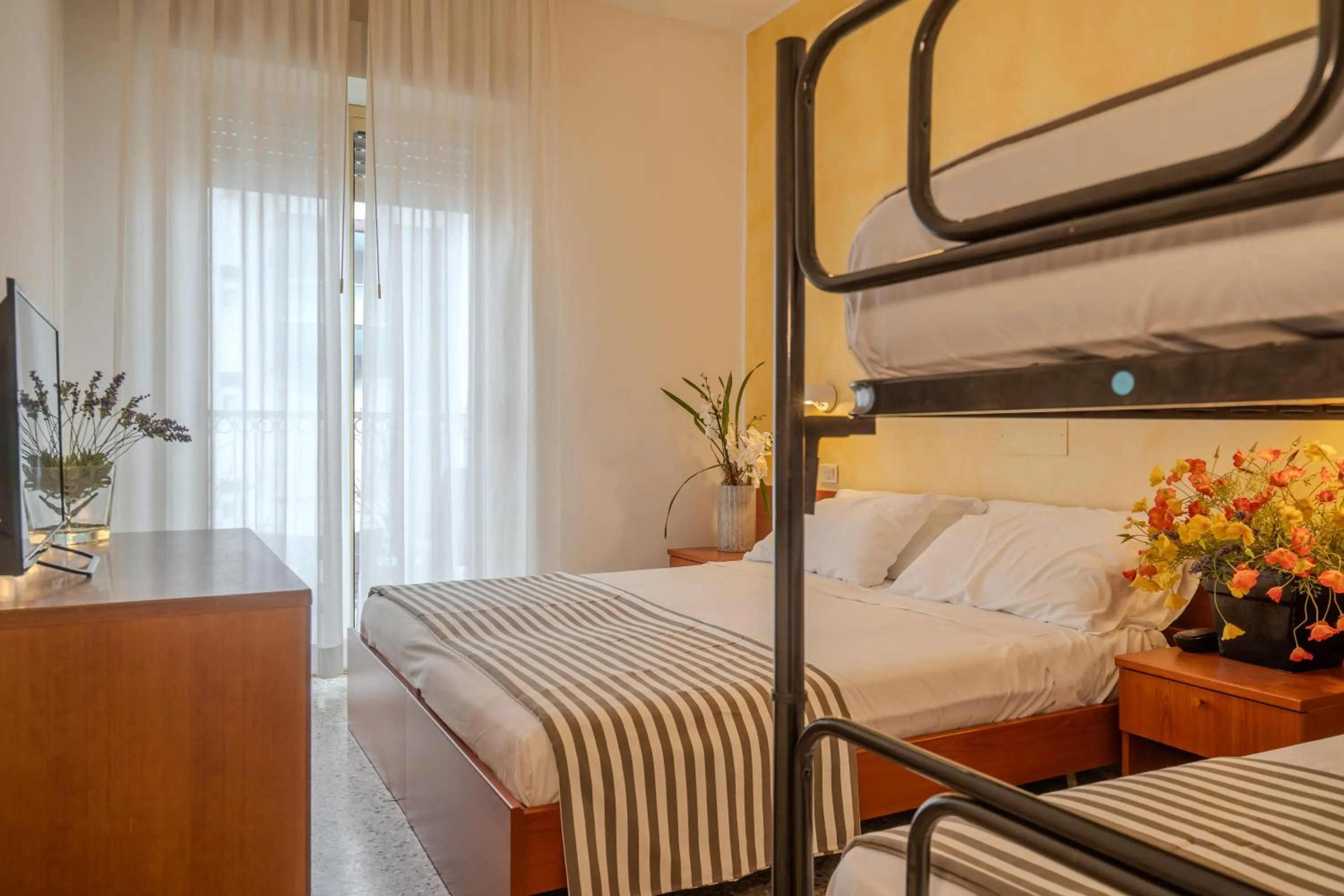 Bedroom, Bed in Hotel Mia