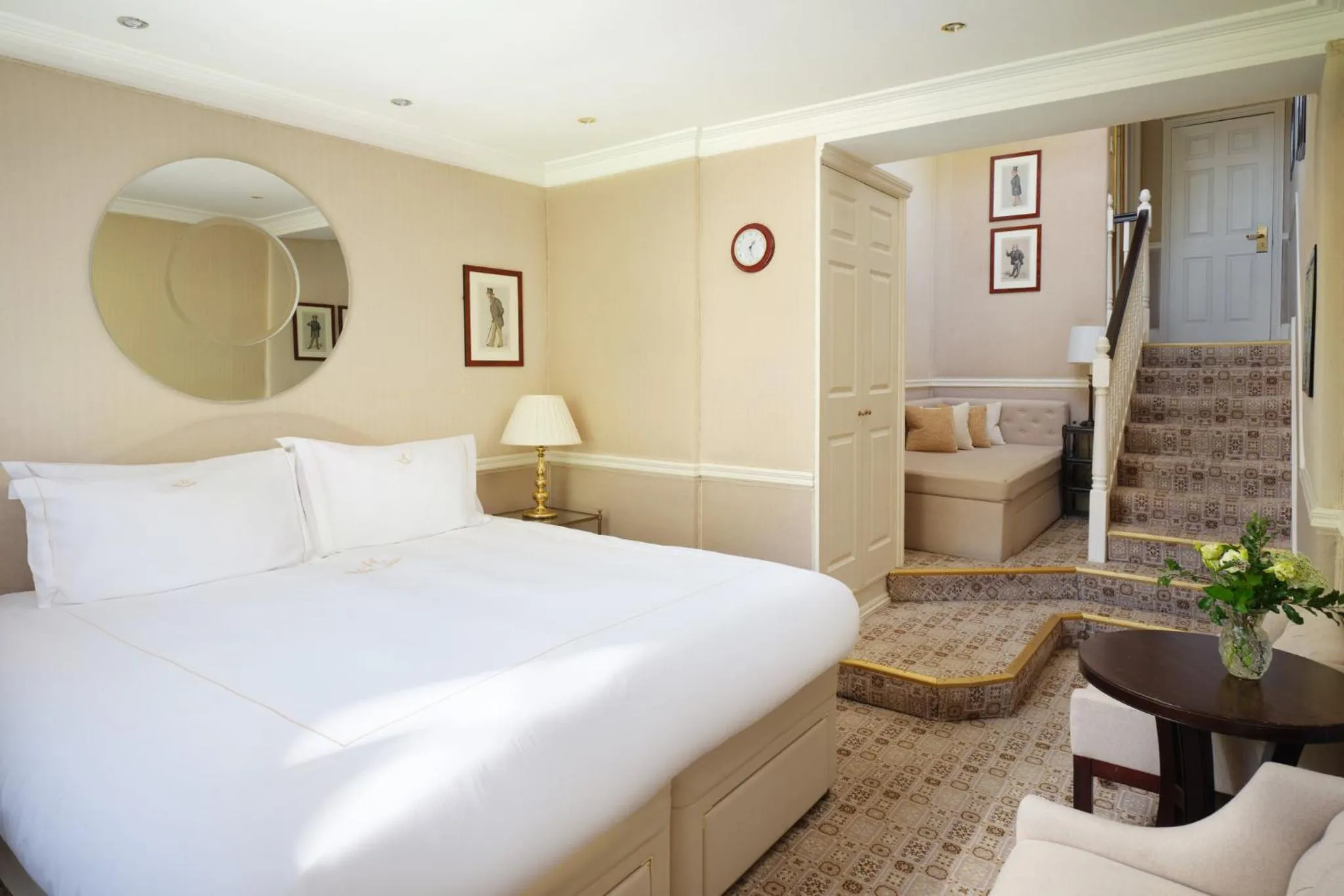 Bedroom, Bed in The Montague On The Gardens