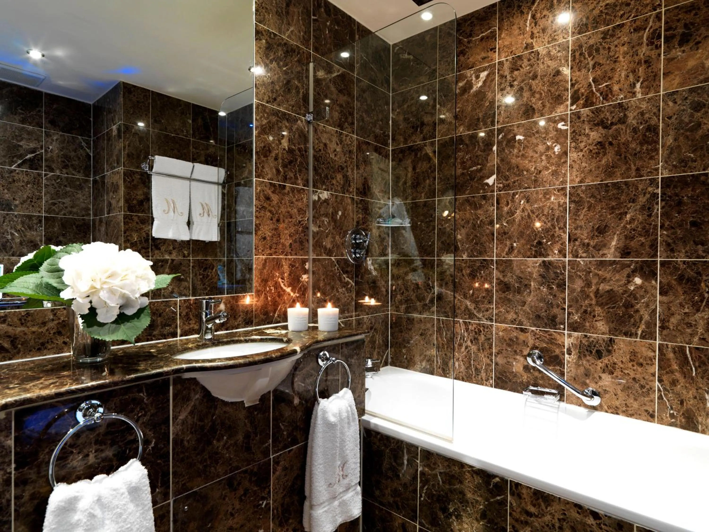 Photo of the whole room in The Montague On The Gardens