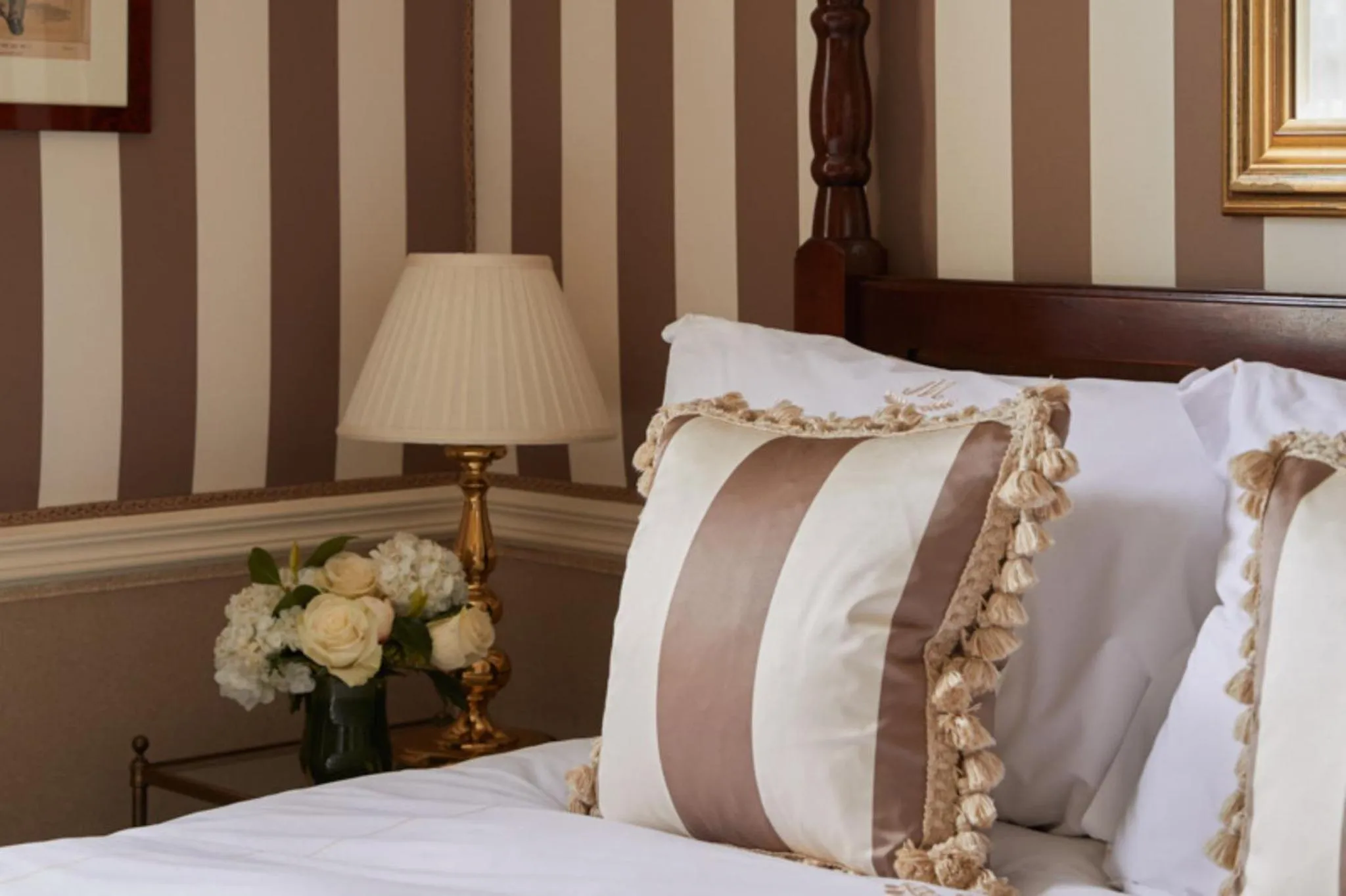 Photo of the whole room, Bed in The Montague On The Gardens