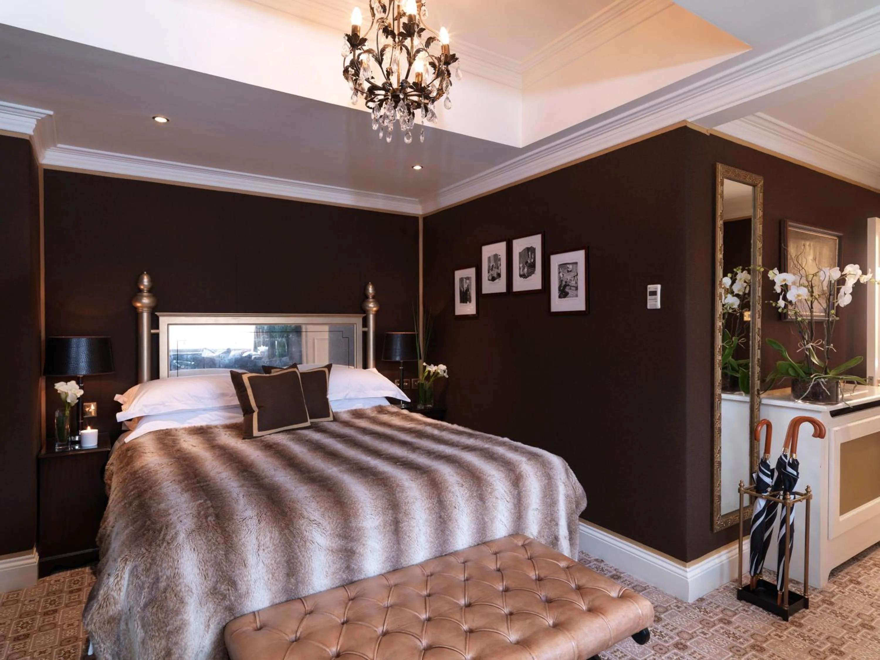 Photo of the whole room, Bed in The Montague On The Gardens