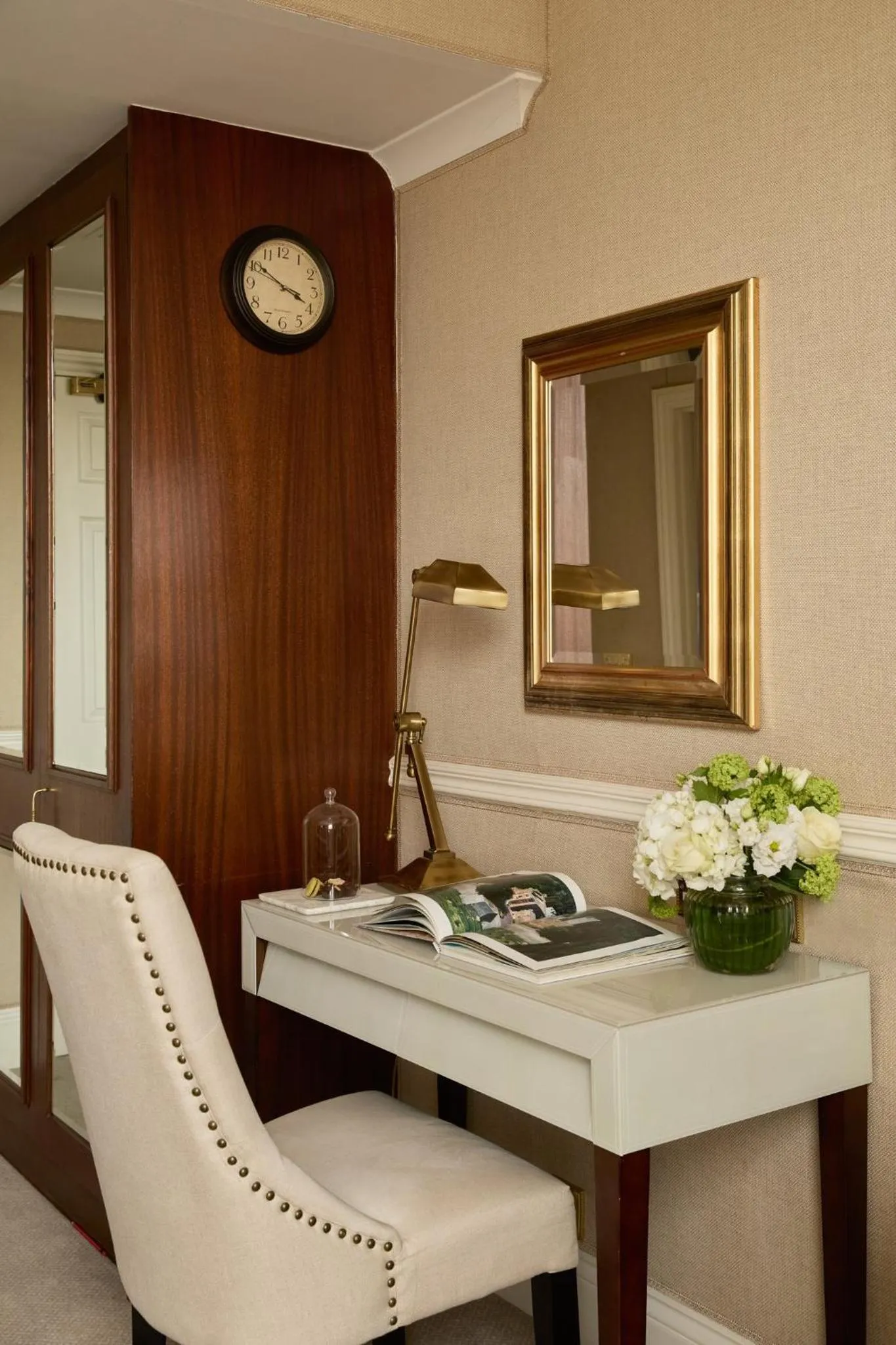 Photo of the whole room in The Montague On The Gardens