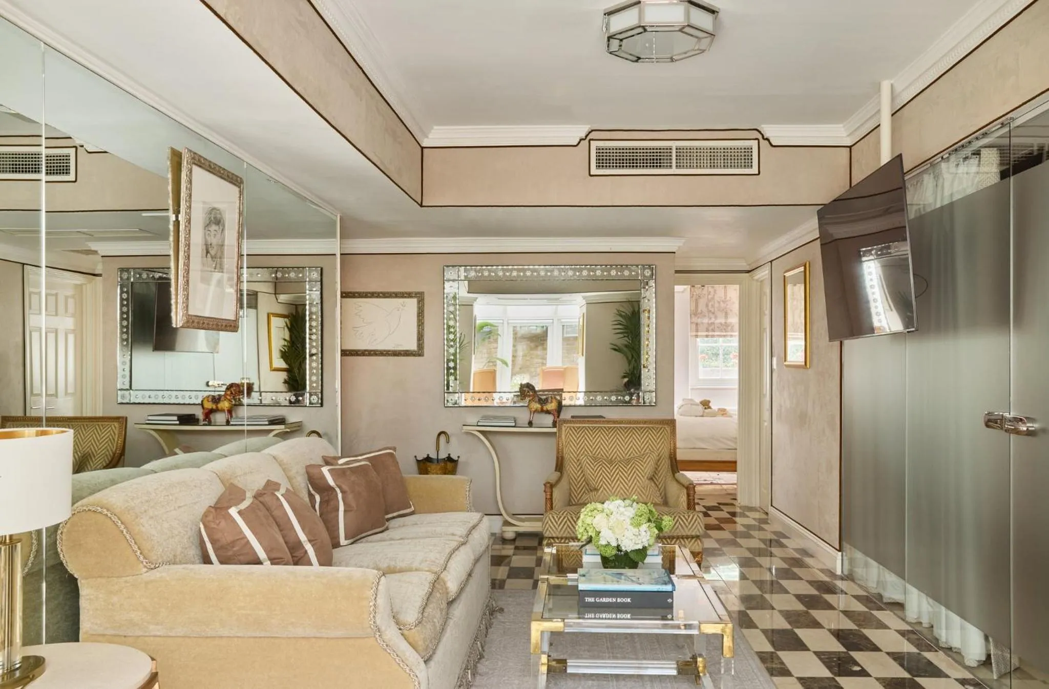 Photo of the whole room in The Montague On The Gardens