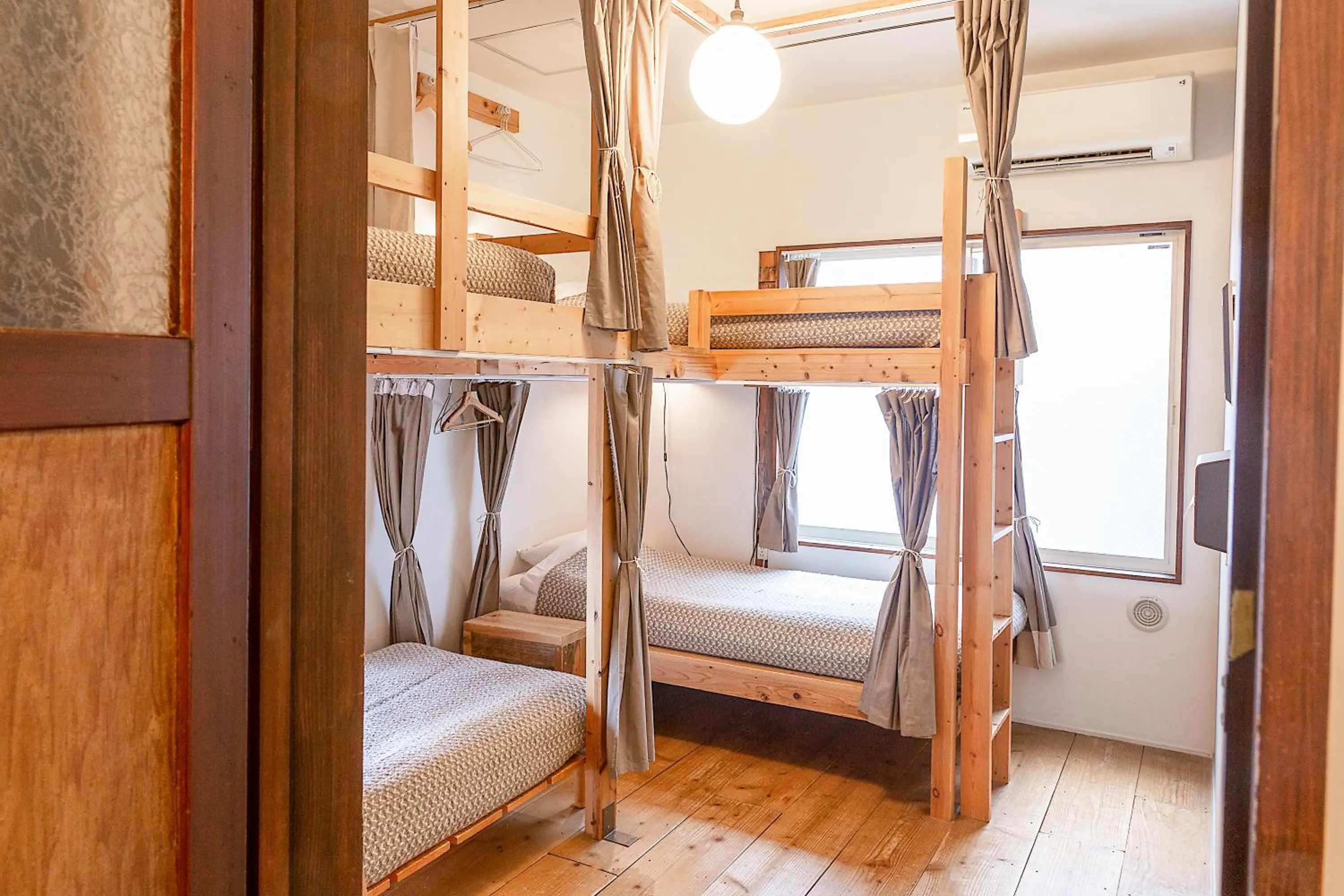 bunk bed, Bed in Tokyo Hikari Guesthouse