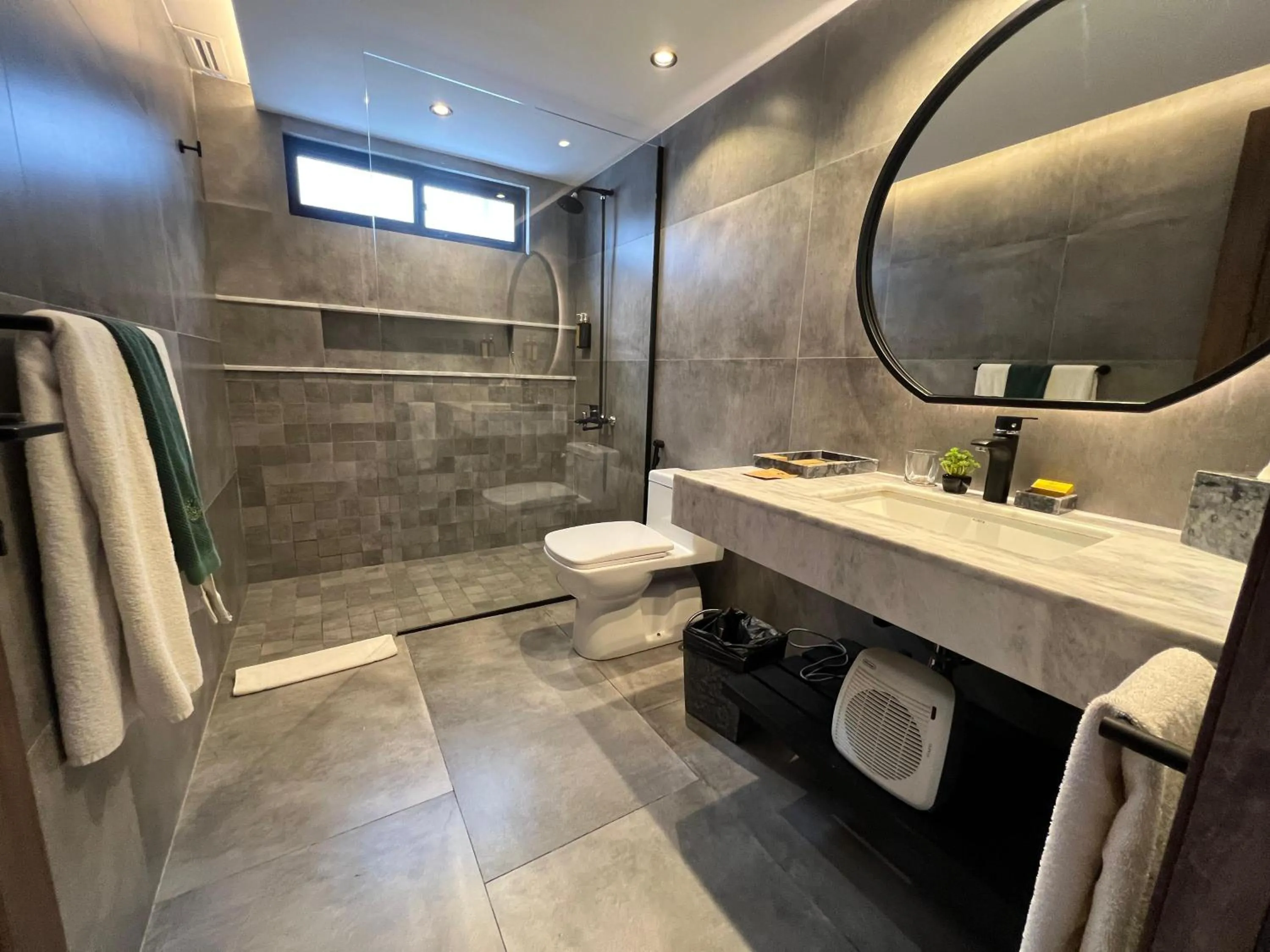 Bathroom in Himmel Skardu By Luxus