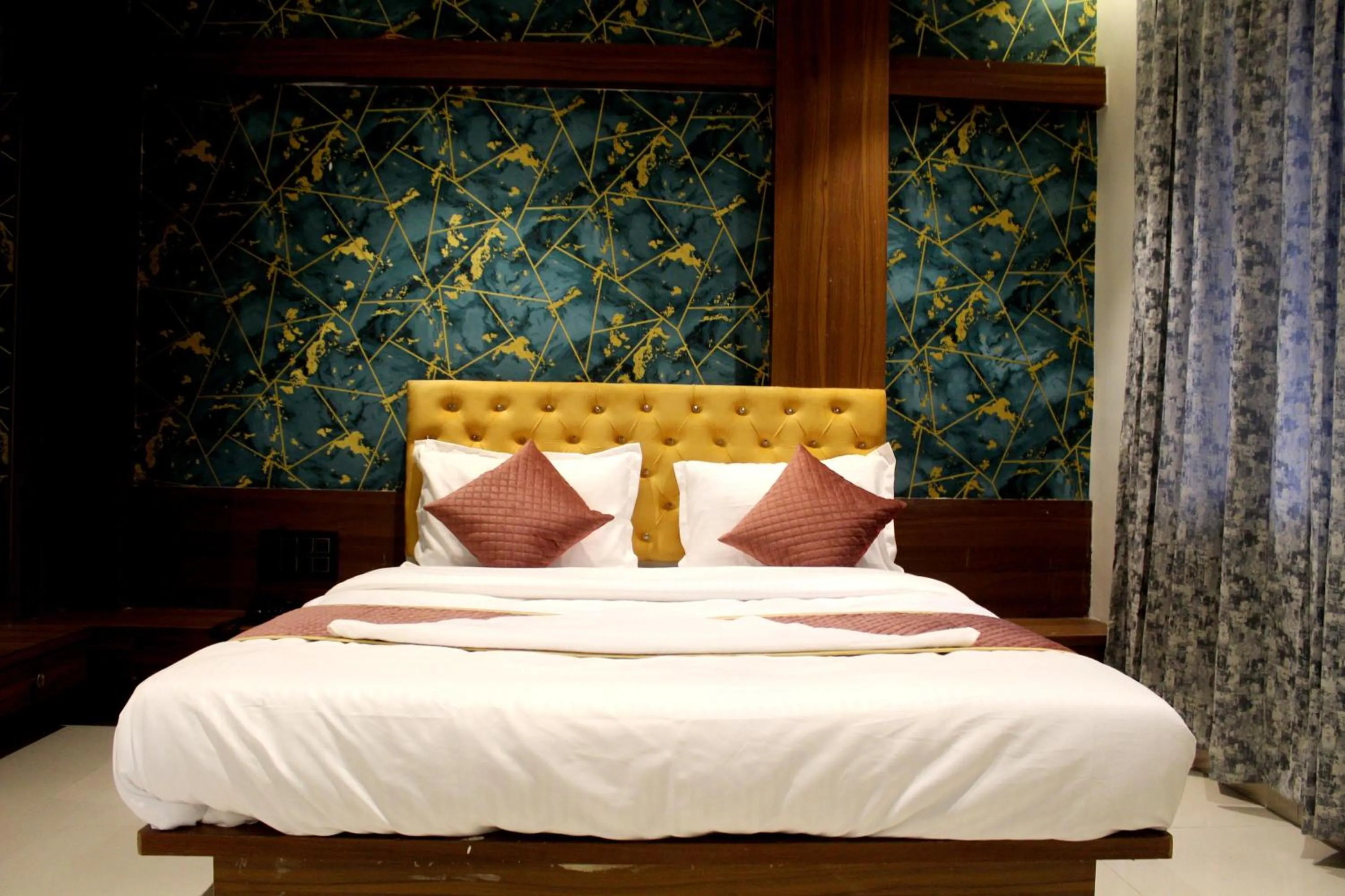 Bed in Hotel India Gate Narhe, Pune