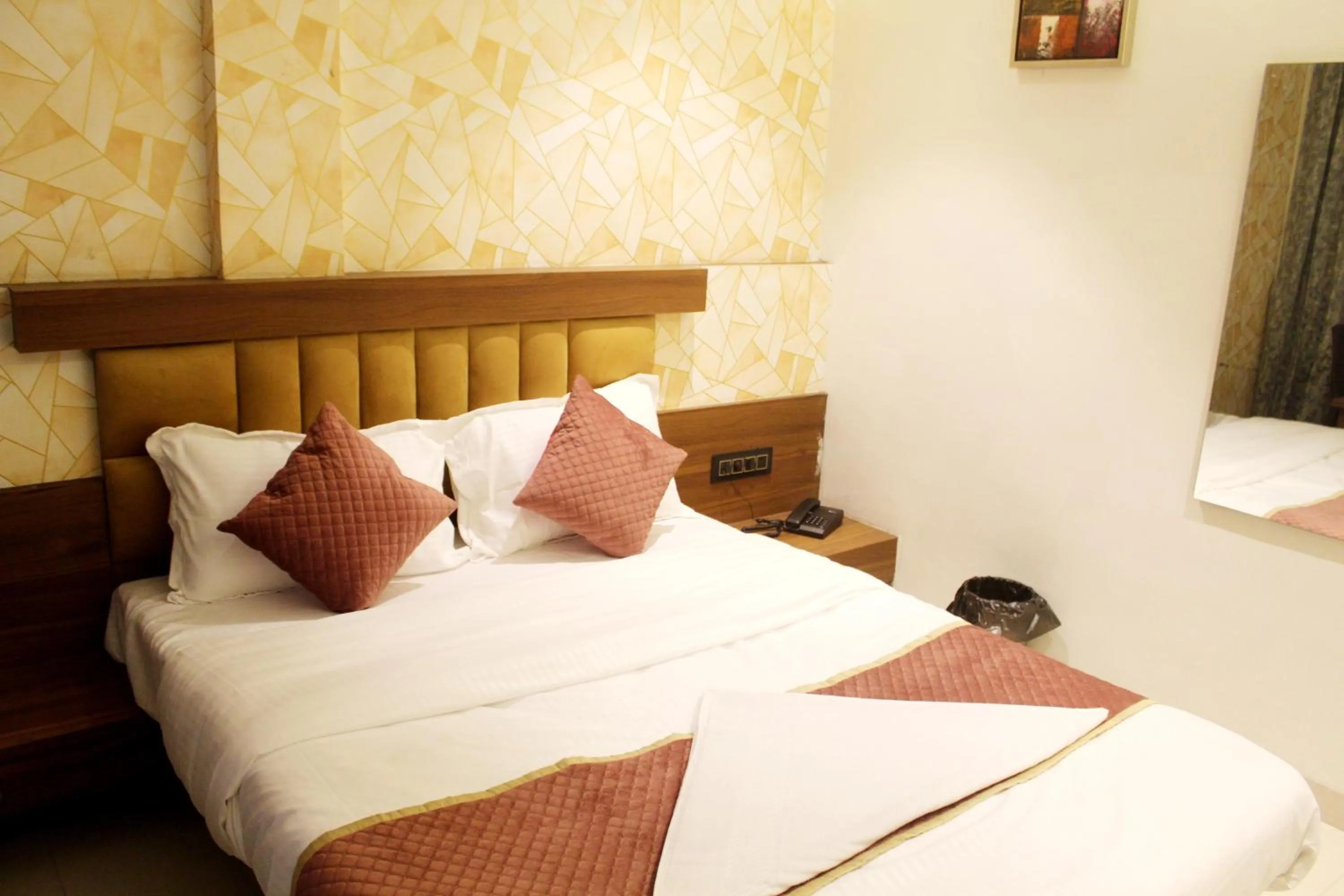 Bed in Hotel India Gate Narhe, Pune