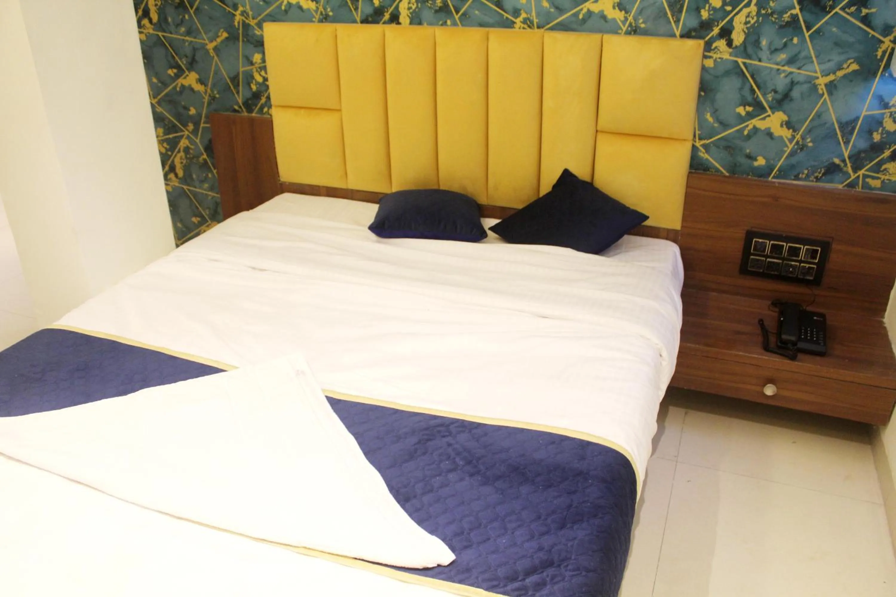 Bed in Hotel India Gate Narhe, Pune