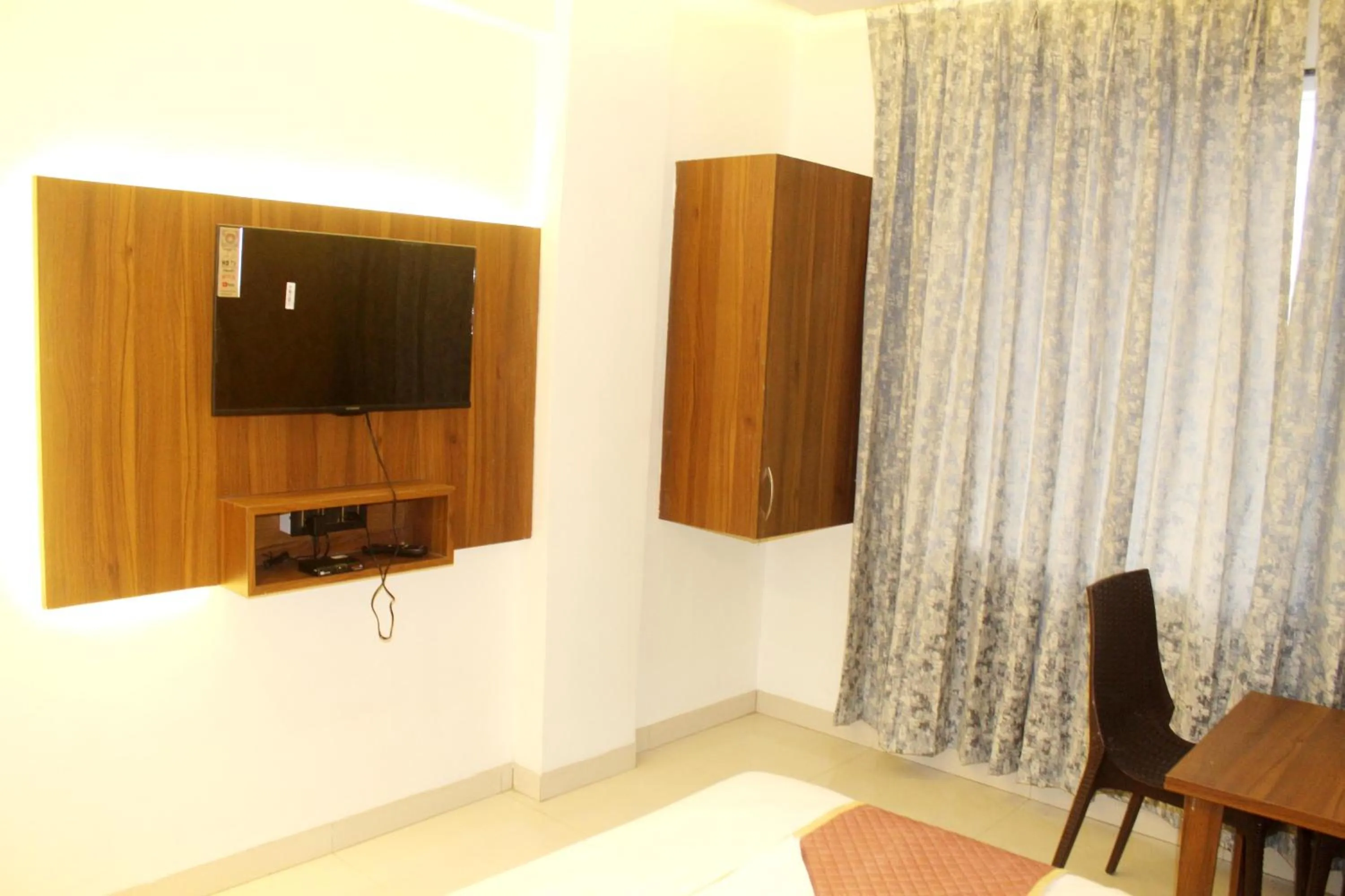 Communal lounge/ TV room in Hotel India Gate Narhe, Pune