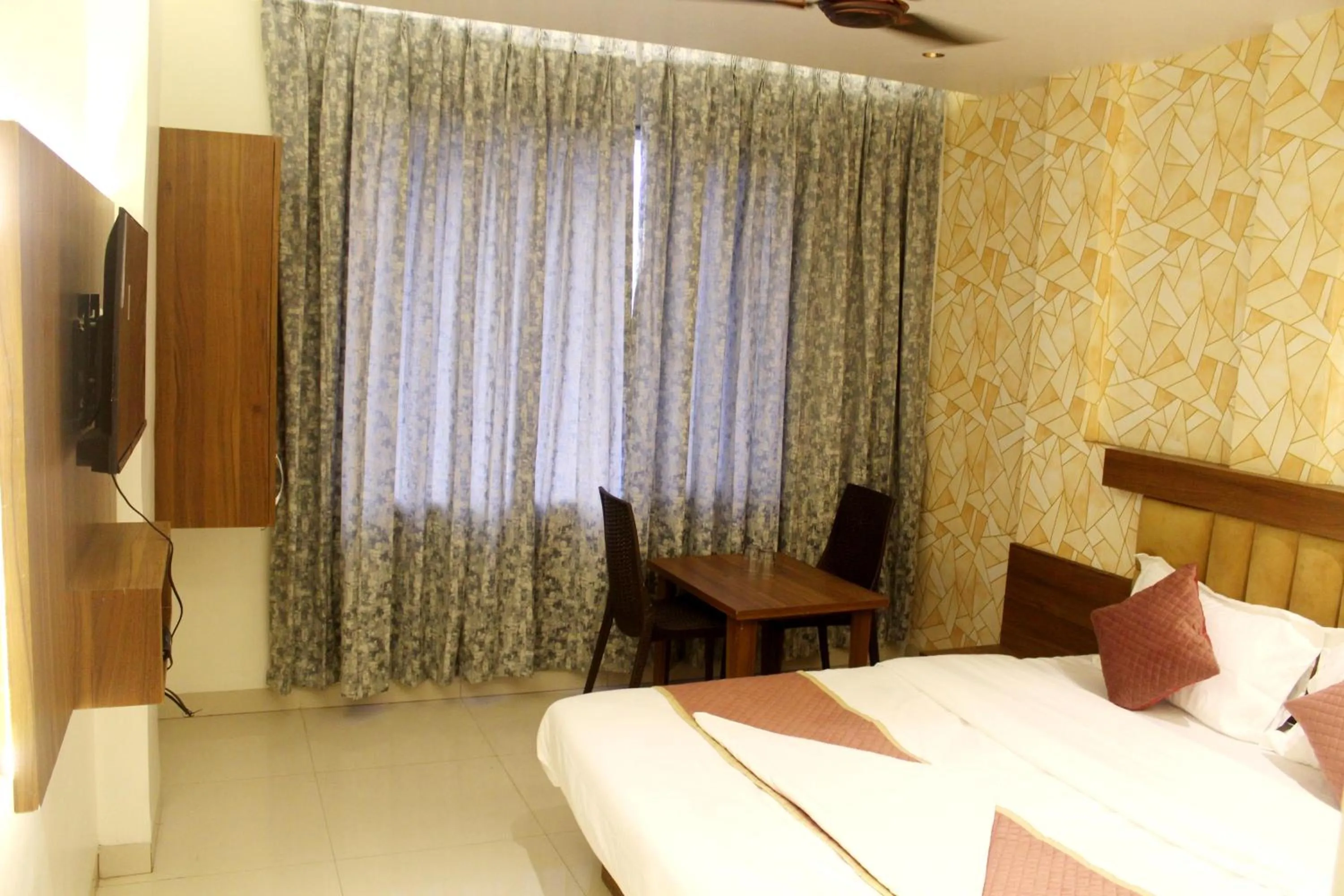 TV and multimedia in Hotel India Gate Narhe, Pune