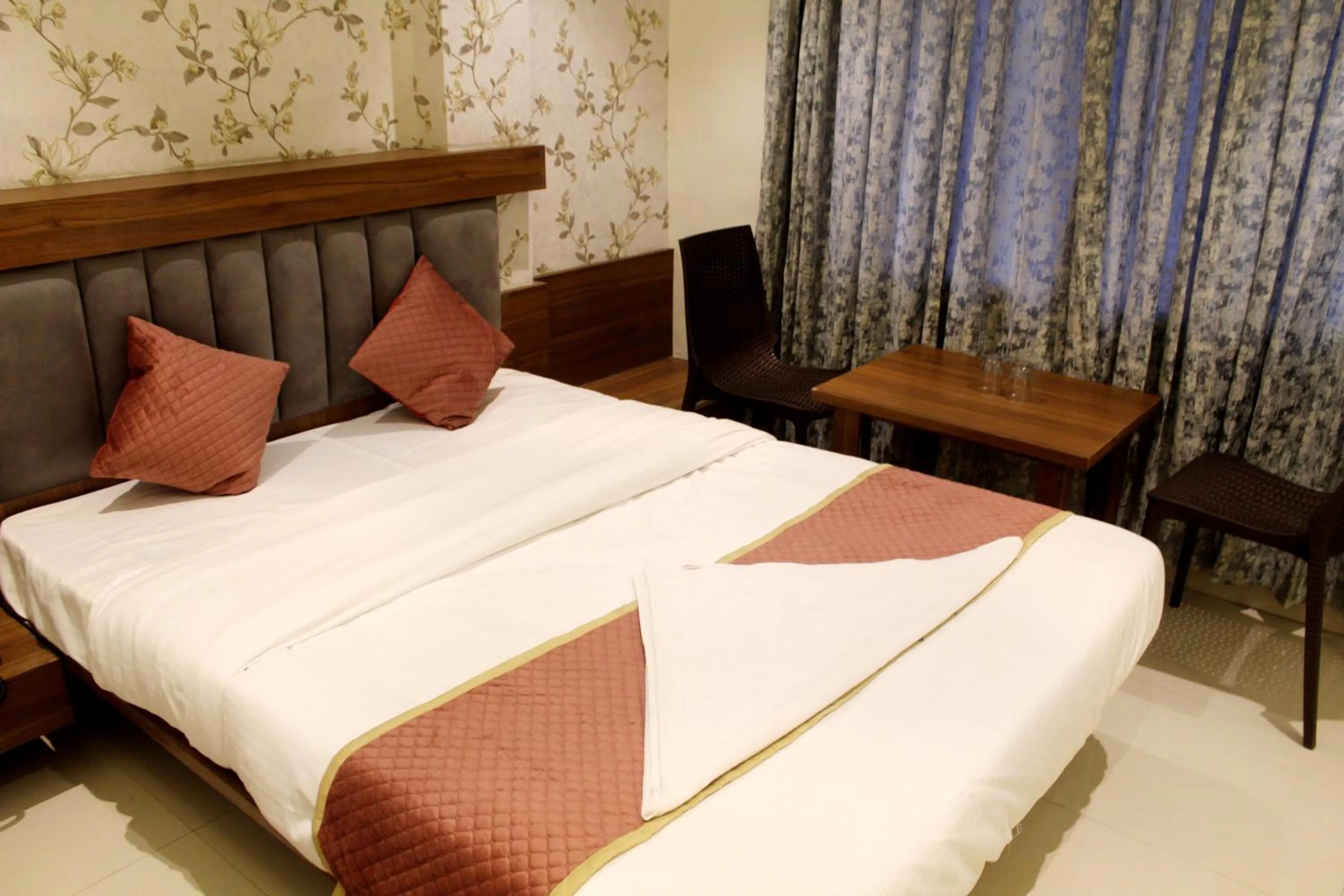 Bed in Hotel India Gate Narhe, Pune