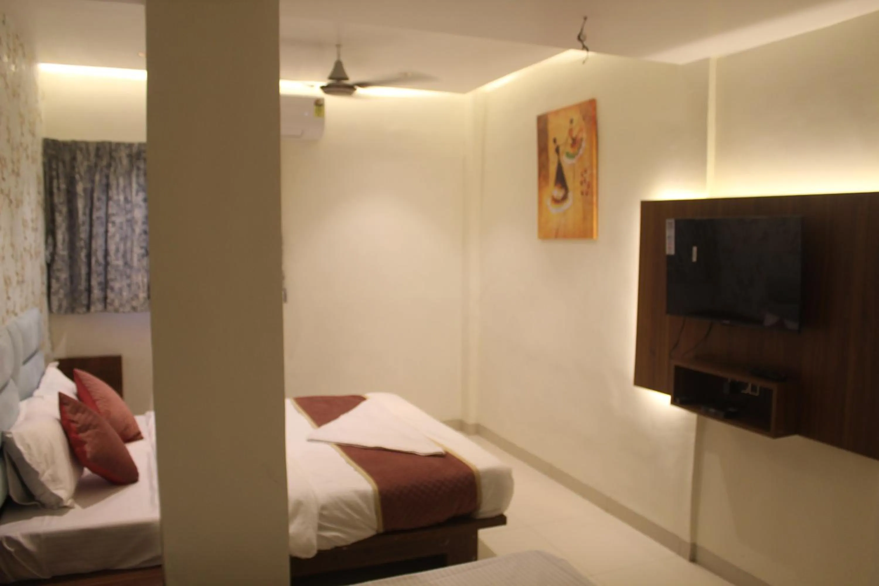 Bed in Hotel India Gate Narhe, Pune