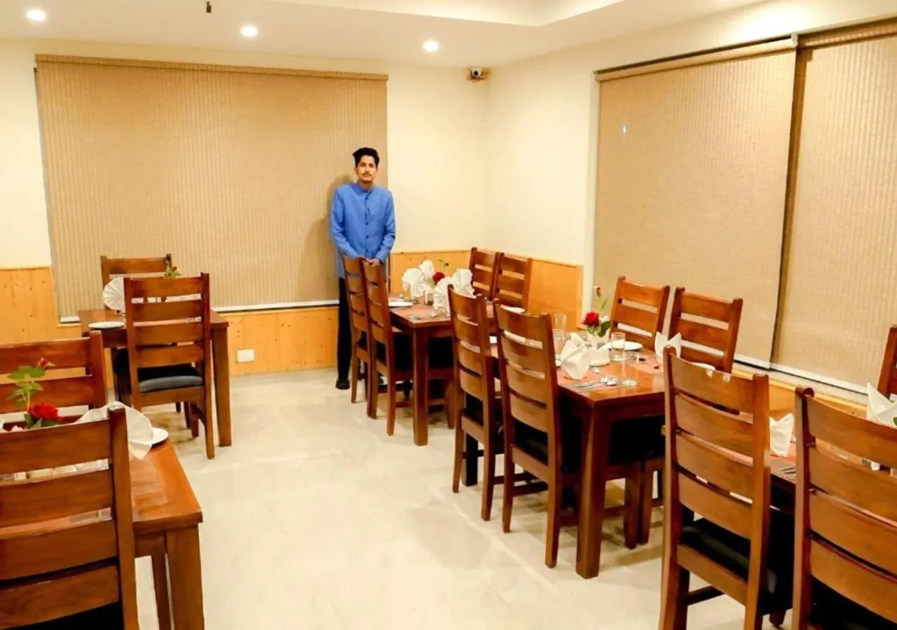 Restaurant/places to eat in Simsa Heights Manali