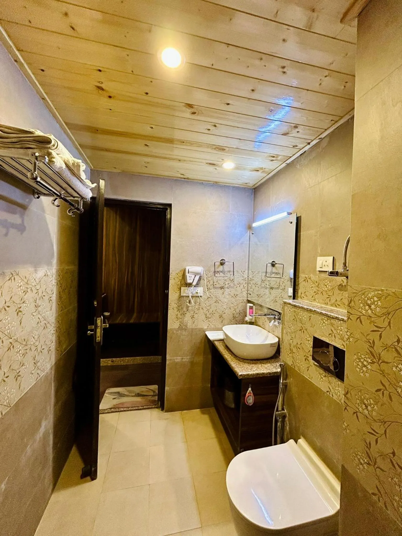Shower in Simsa Heights Manali