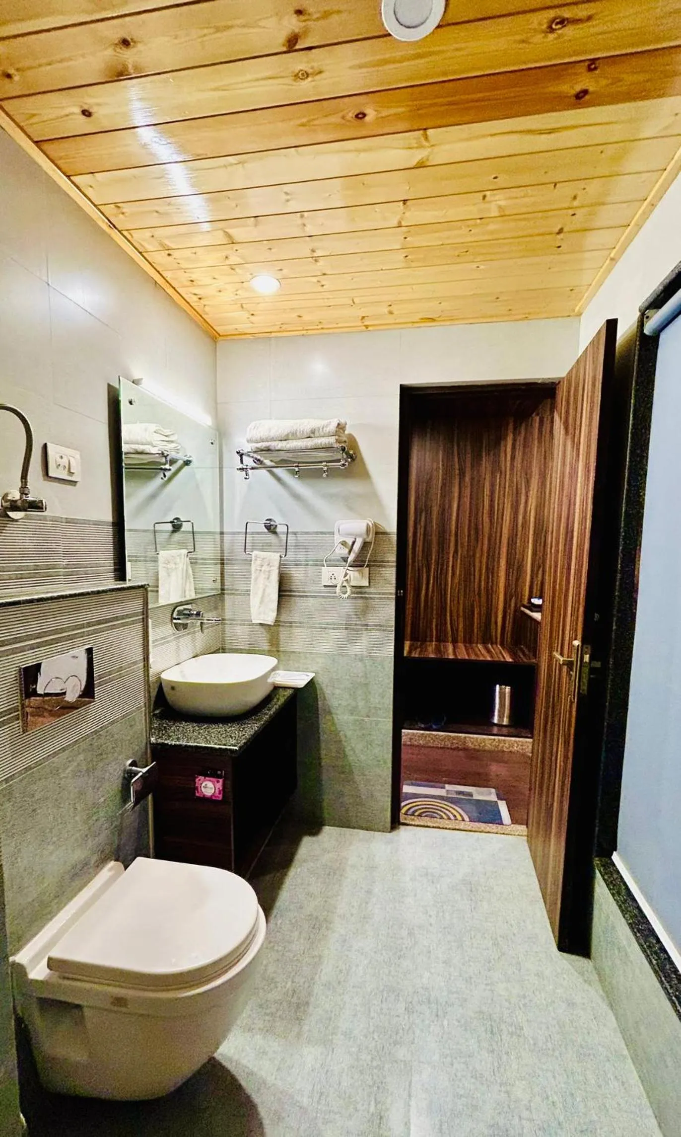 Shower in Simsa Heights Manali