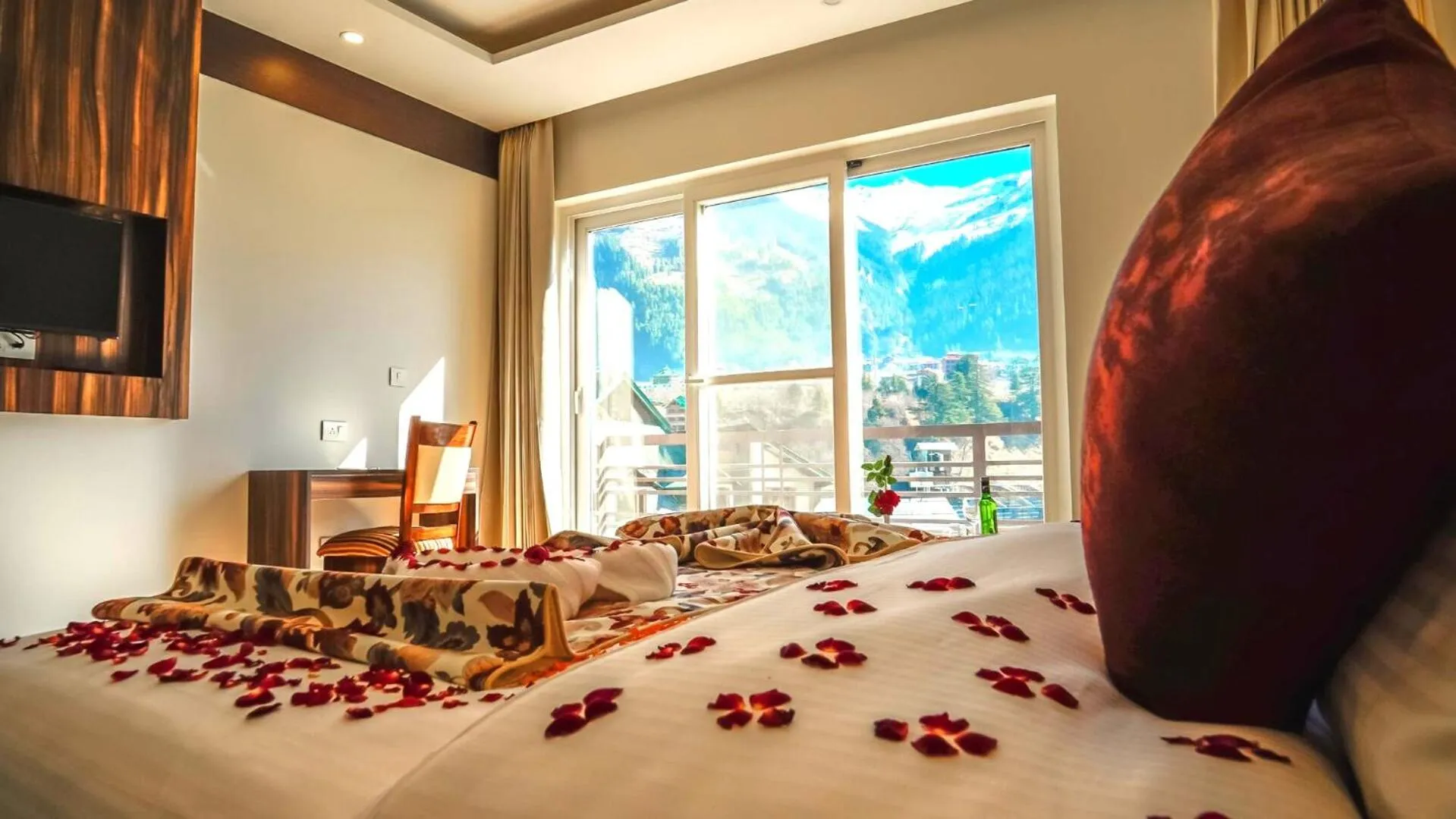 Bed in Simsa Heights Manali