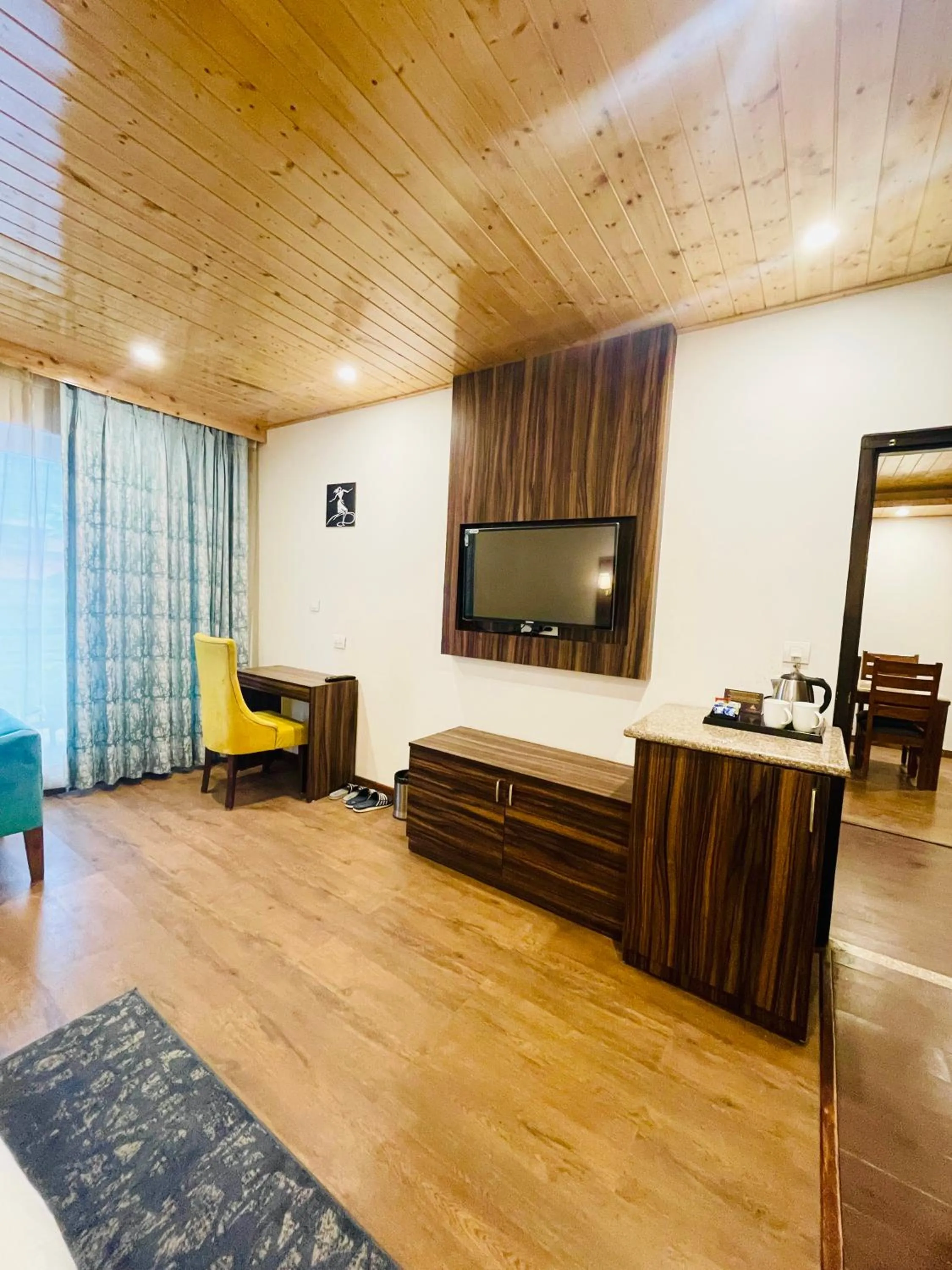 Bed in Simsa Heights Manali