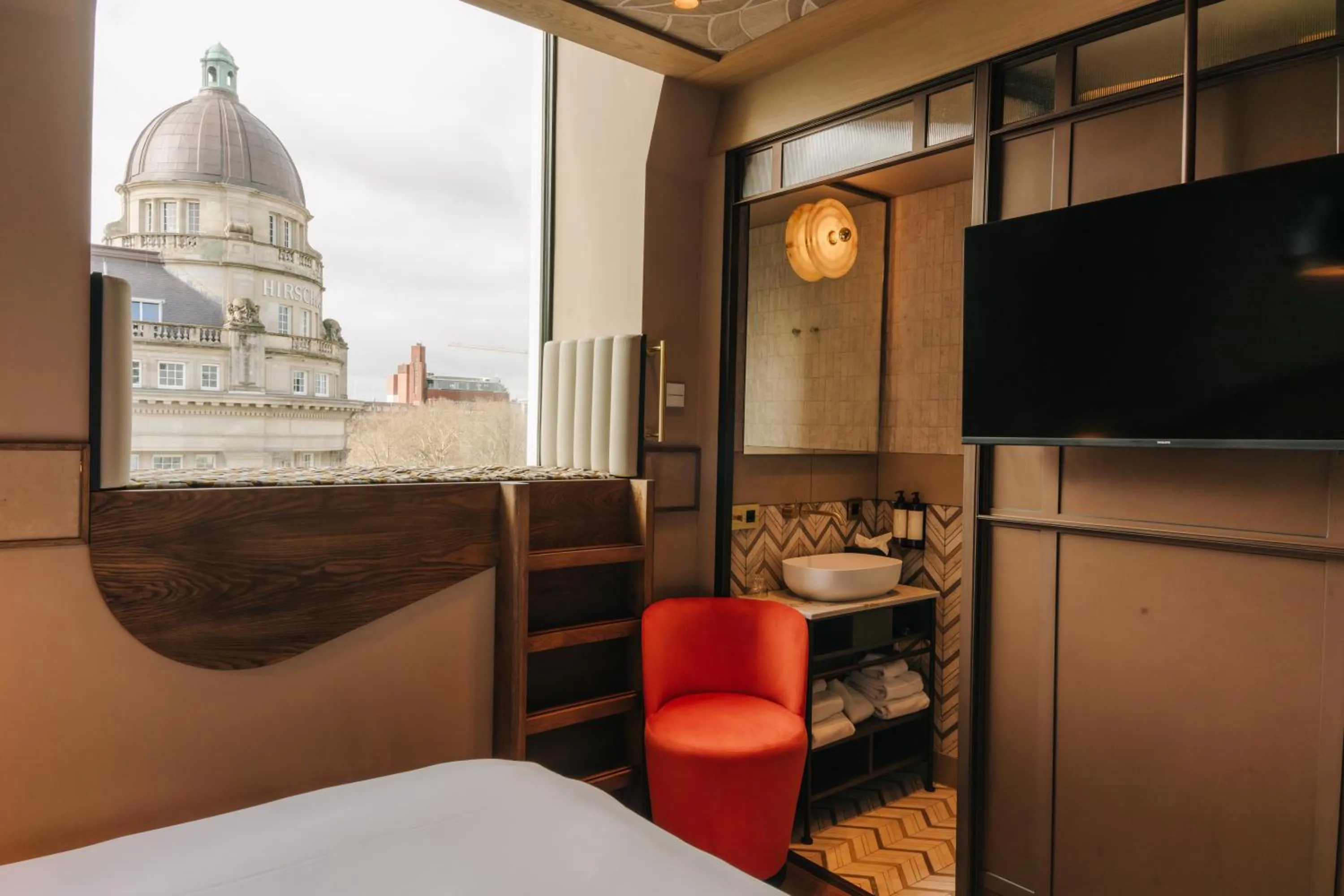 Seating area, Bed in The Diamond Amsterdam