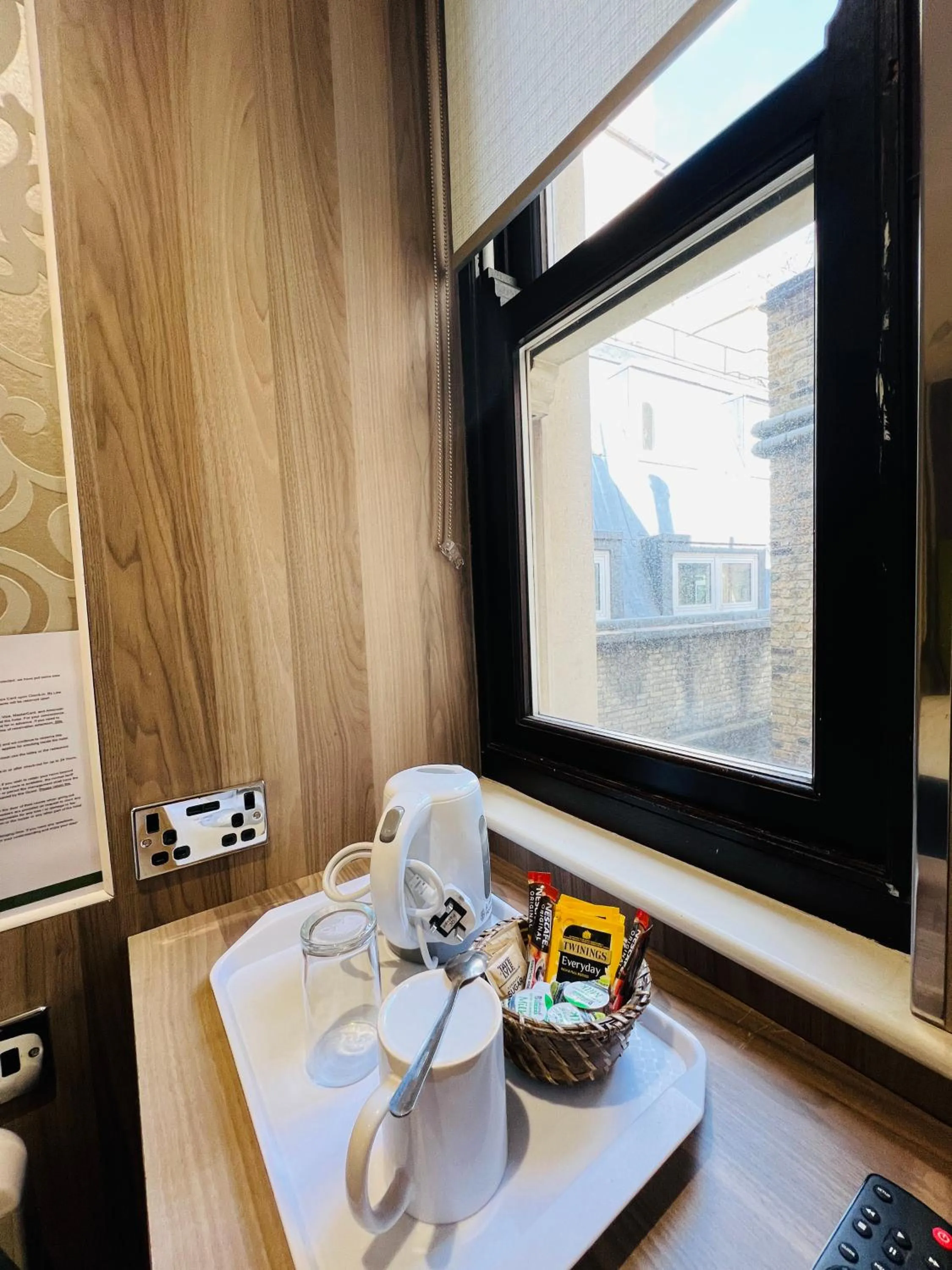 Coffee/tea facilities in Cheshire Hotel Central London