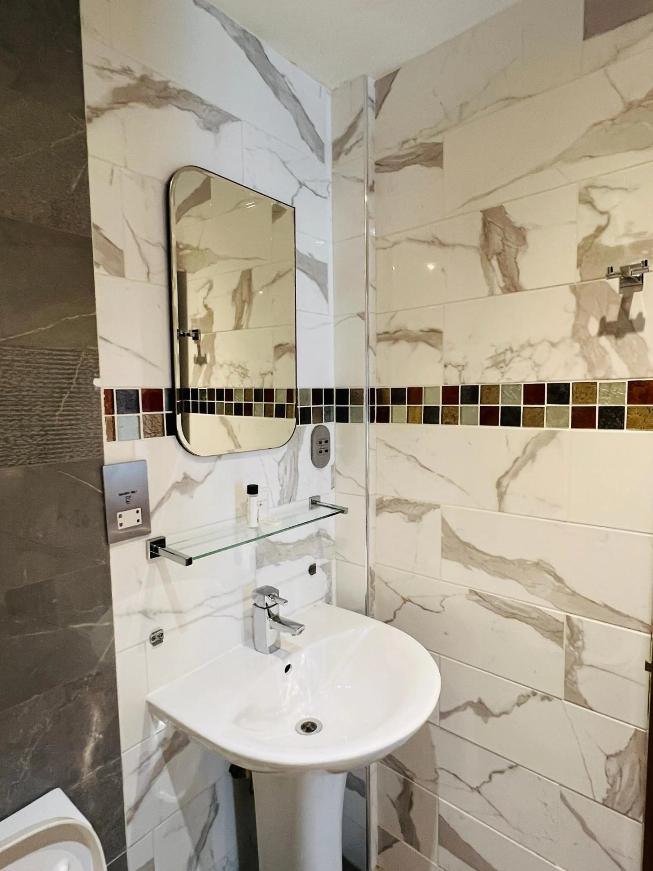 Bathroom in Cheshire Hotel Central London