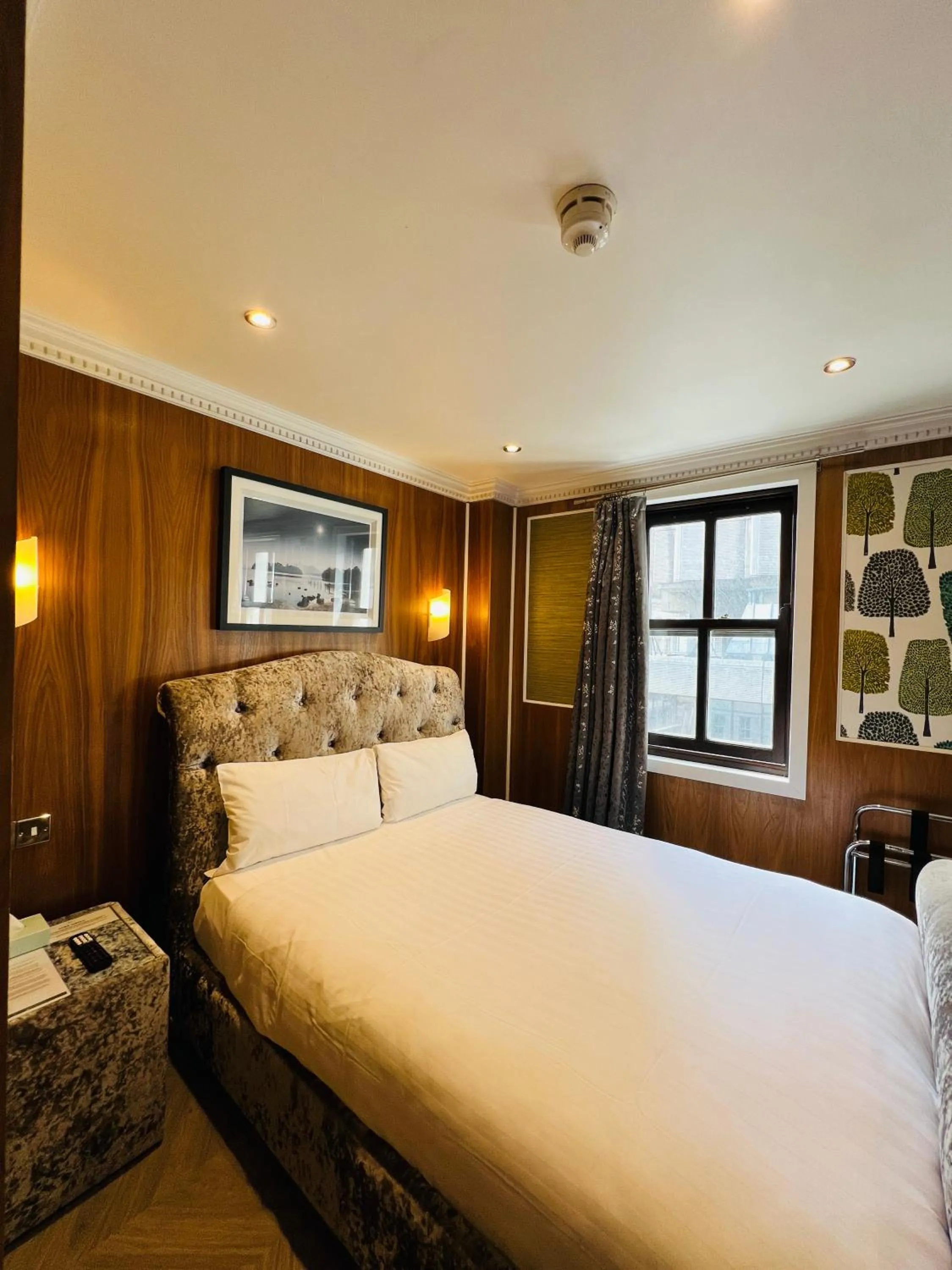Bed in Cheshire Hotel Central London