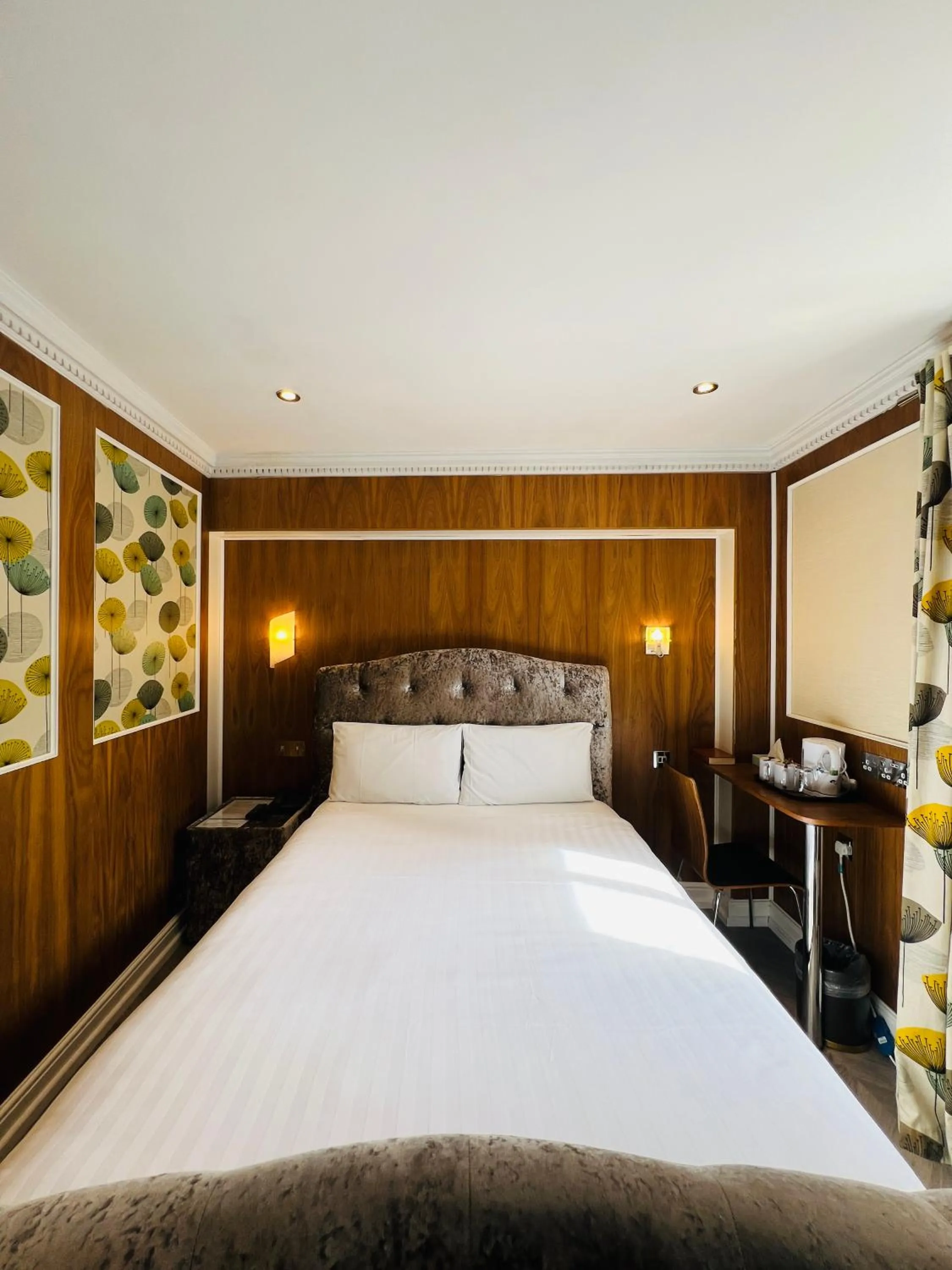 Bed in Cheshire Hotel Central London