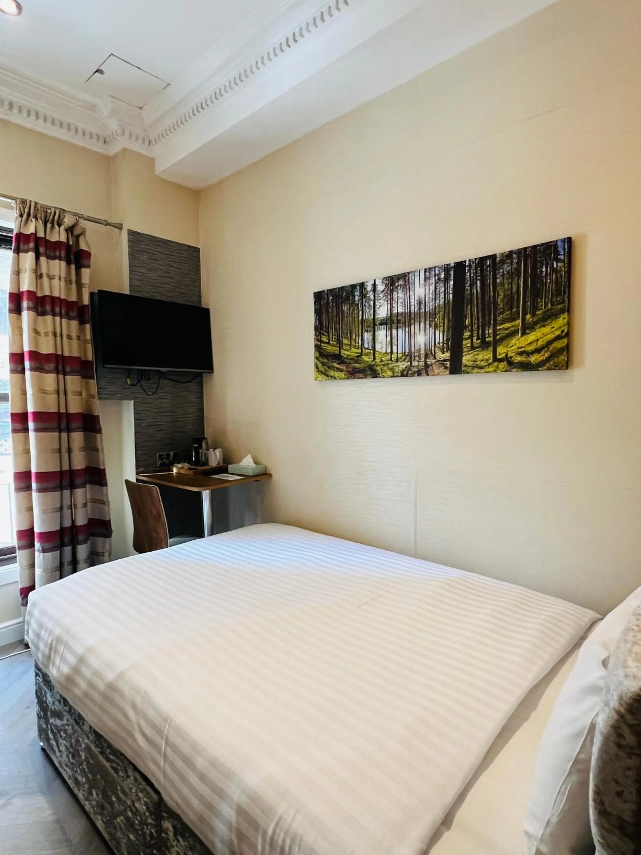 Bed in Cheshire Hotel Central London