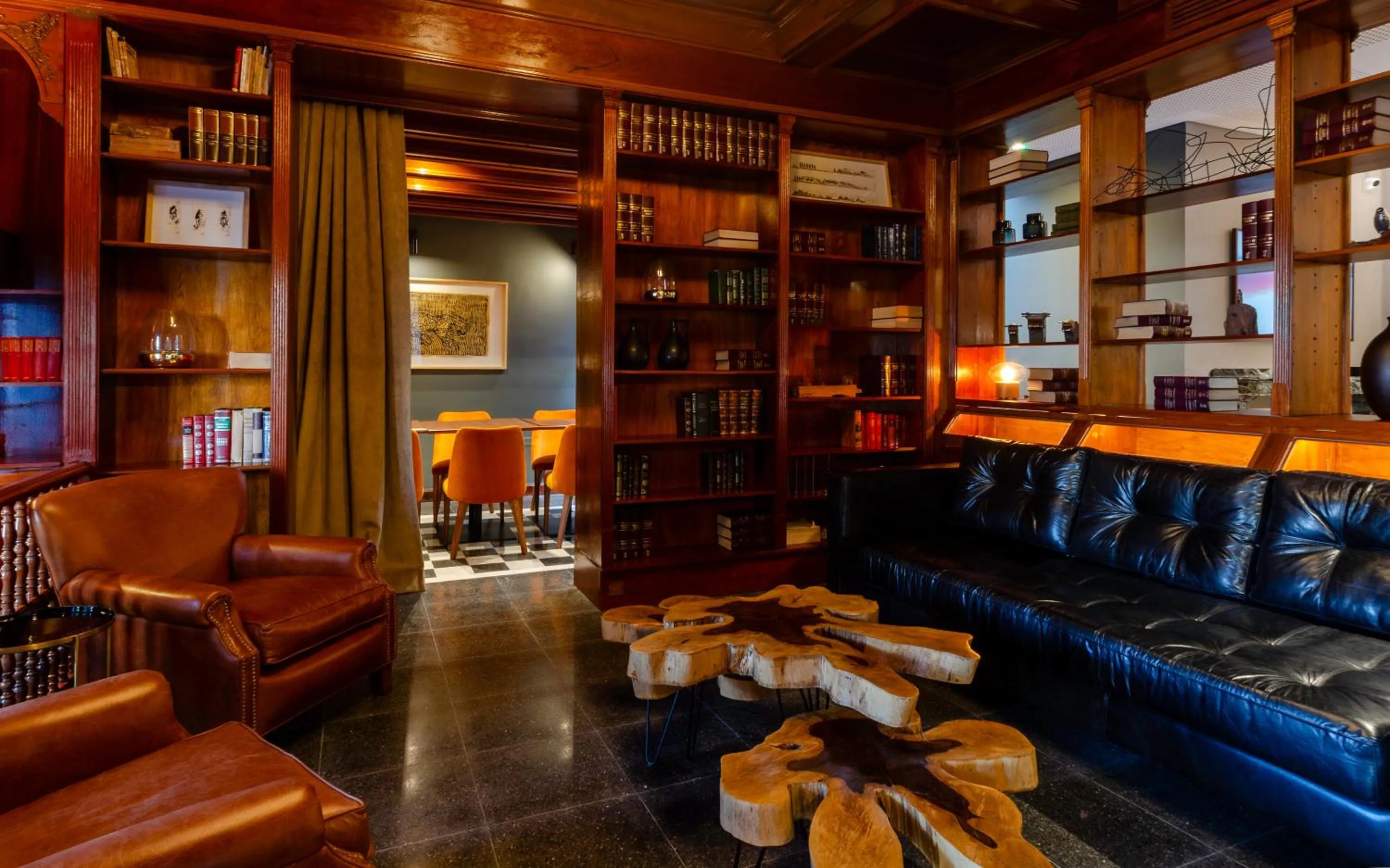 Library in El Bodeguero Hotel
