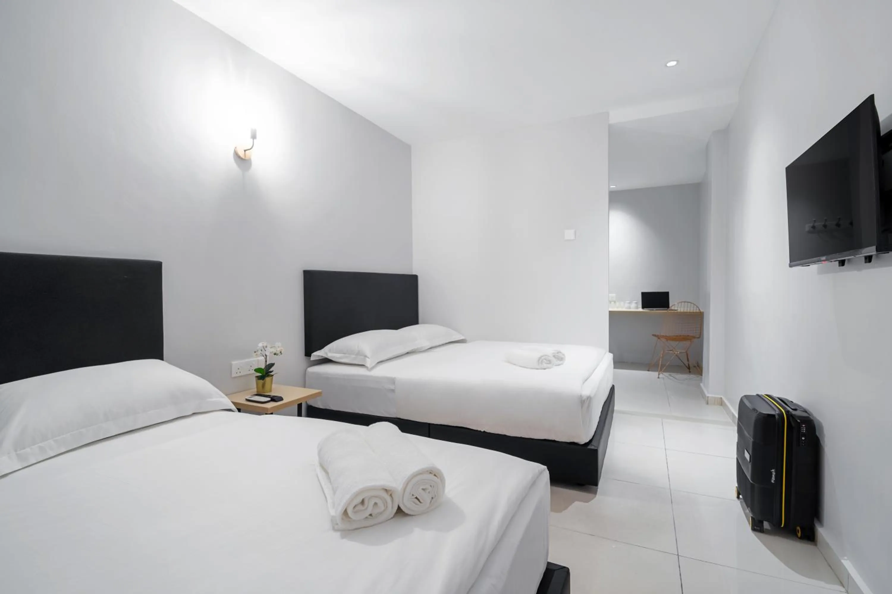 Bedroom, Bed in HAKO XPRESS TAMPOI