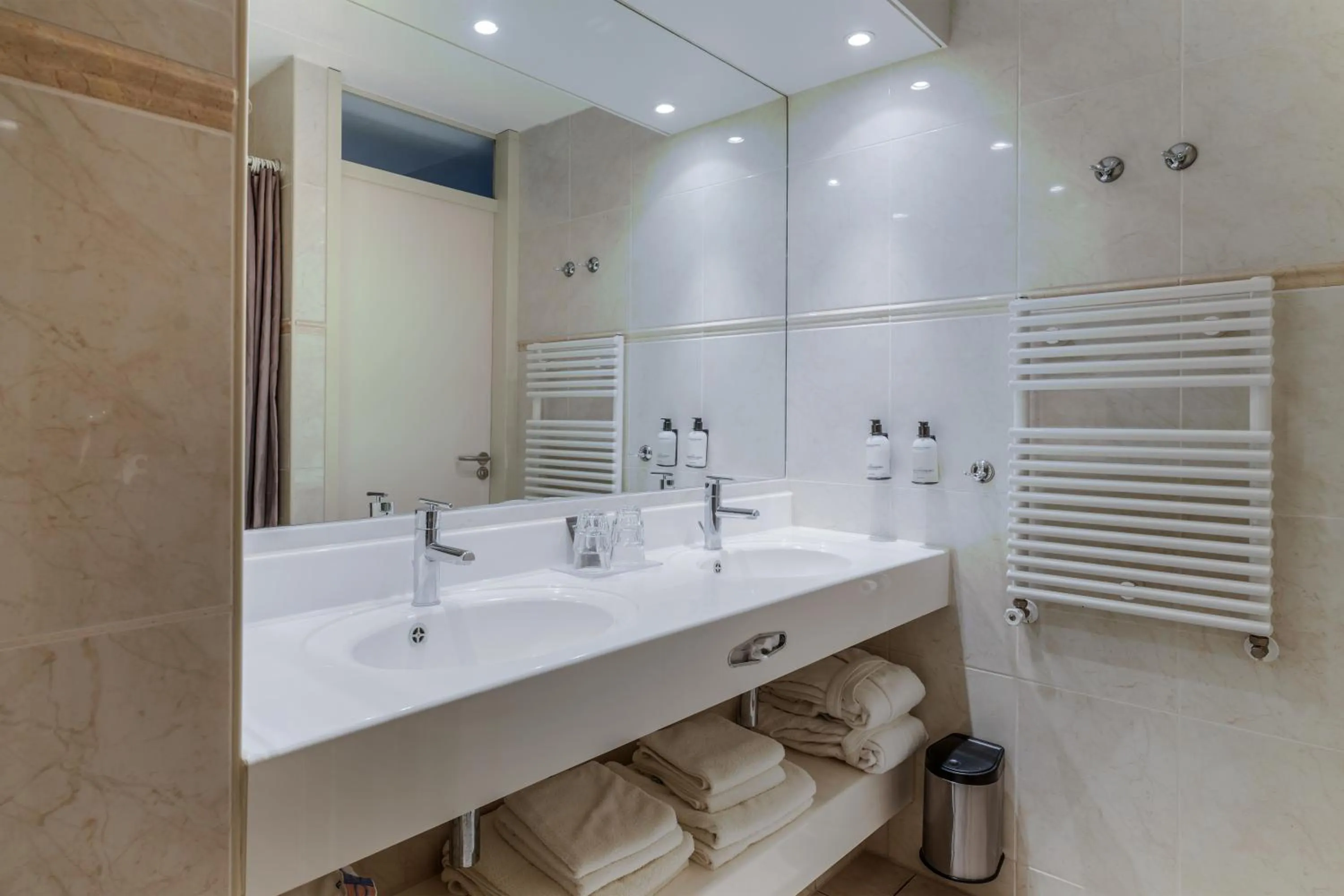 Bathroom in Paal 8 Hotel aan Zee