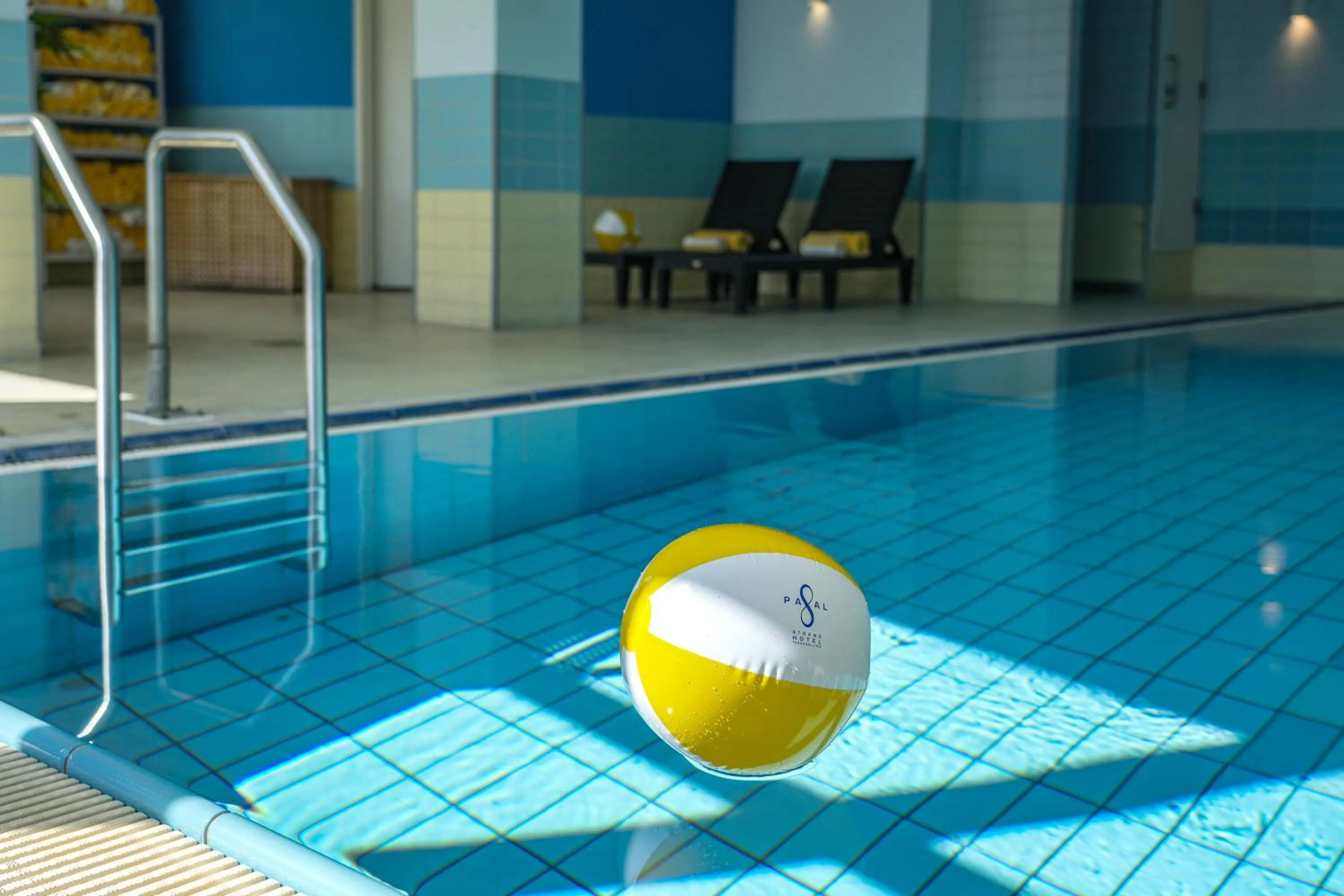 Swimming pool in Paal 8 Hotel aan Zee
