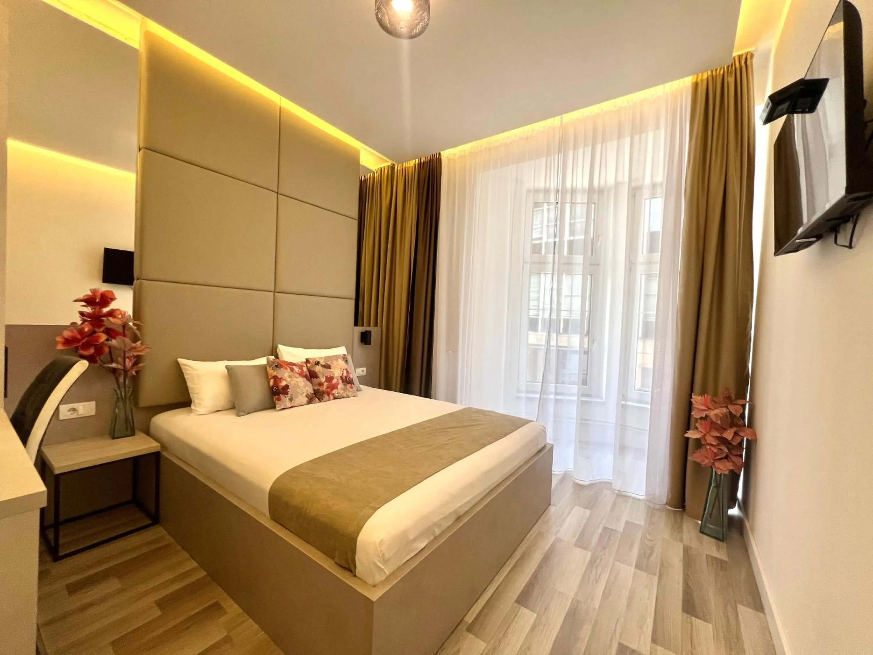 Photo of the whole room, Bed in Centar Forever