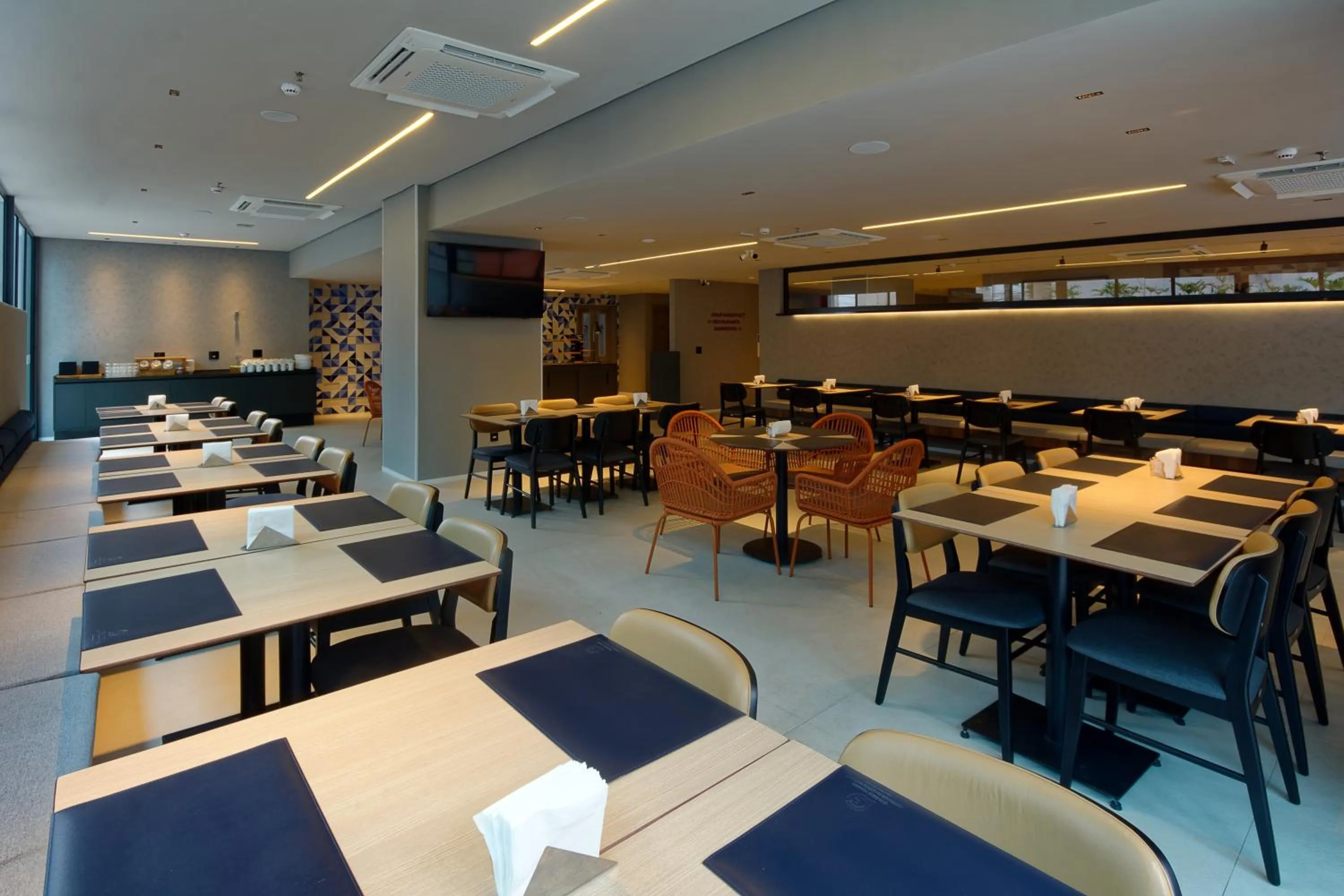 Golden Tower Express Nações Unidas by Fênix Hotéis