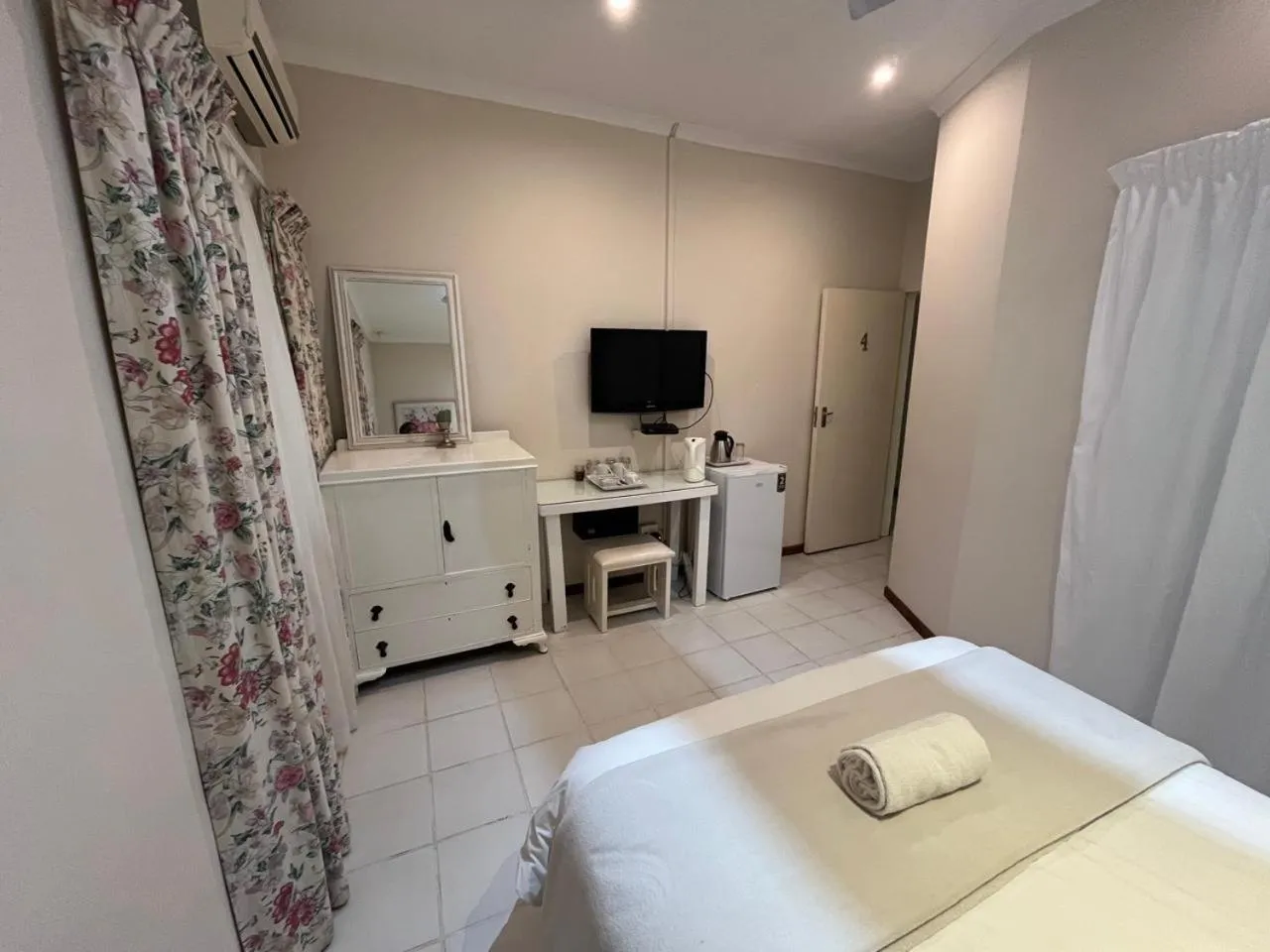 Bed in The Guest House Pongola