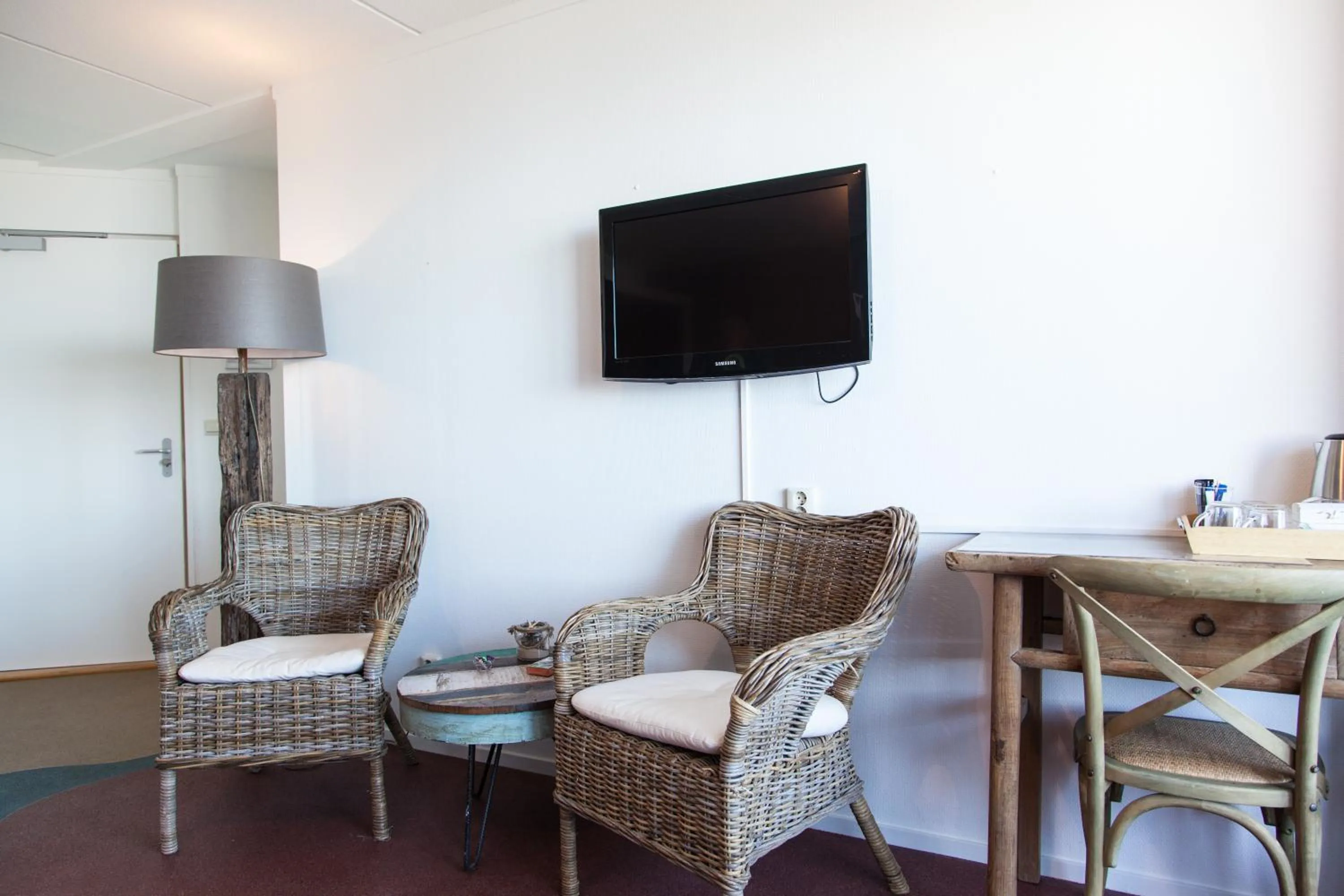 TV and multimedia in Strandhotel Noordzee