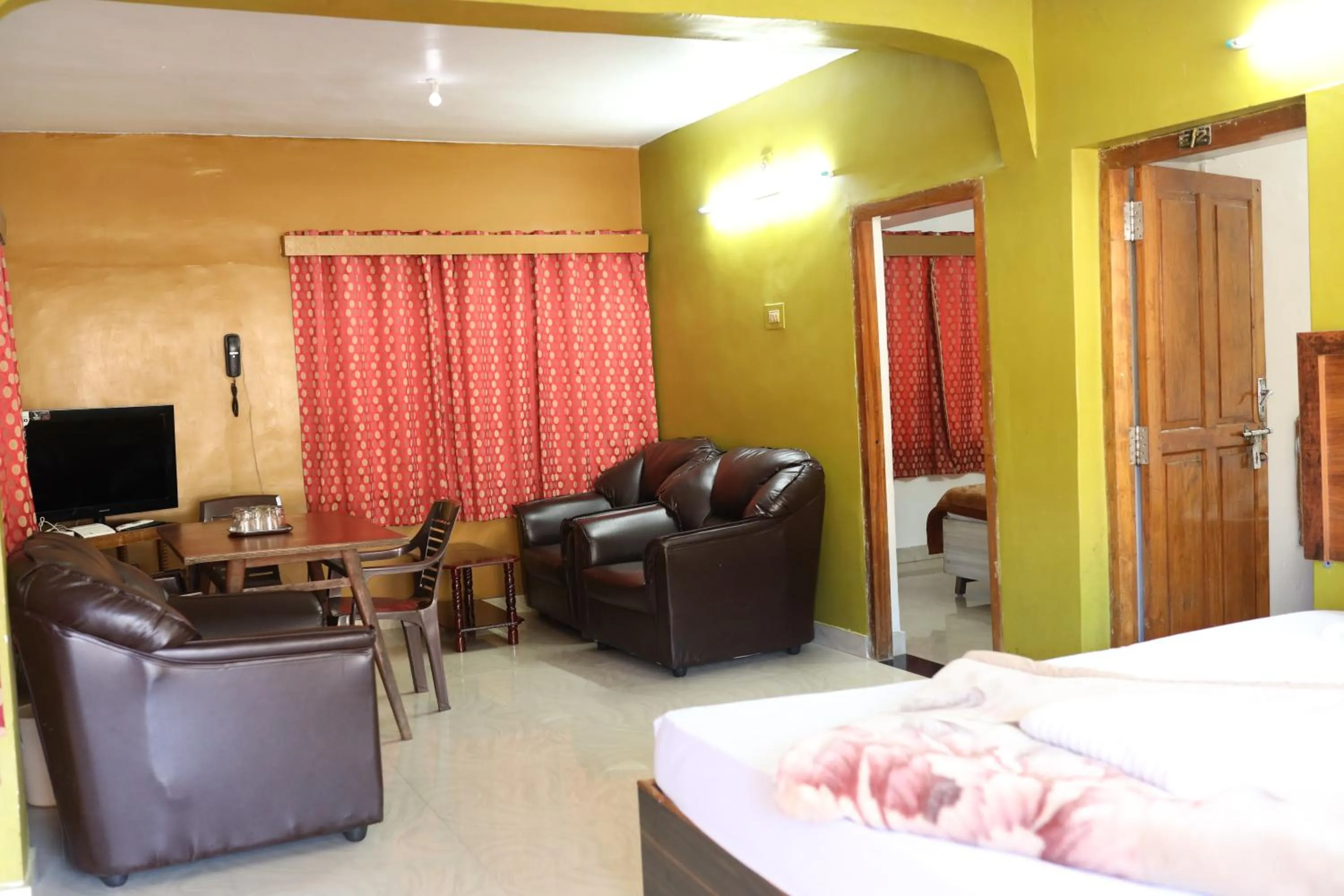 TV and multimedia, Bed in Hotel Sri Balaji