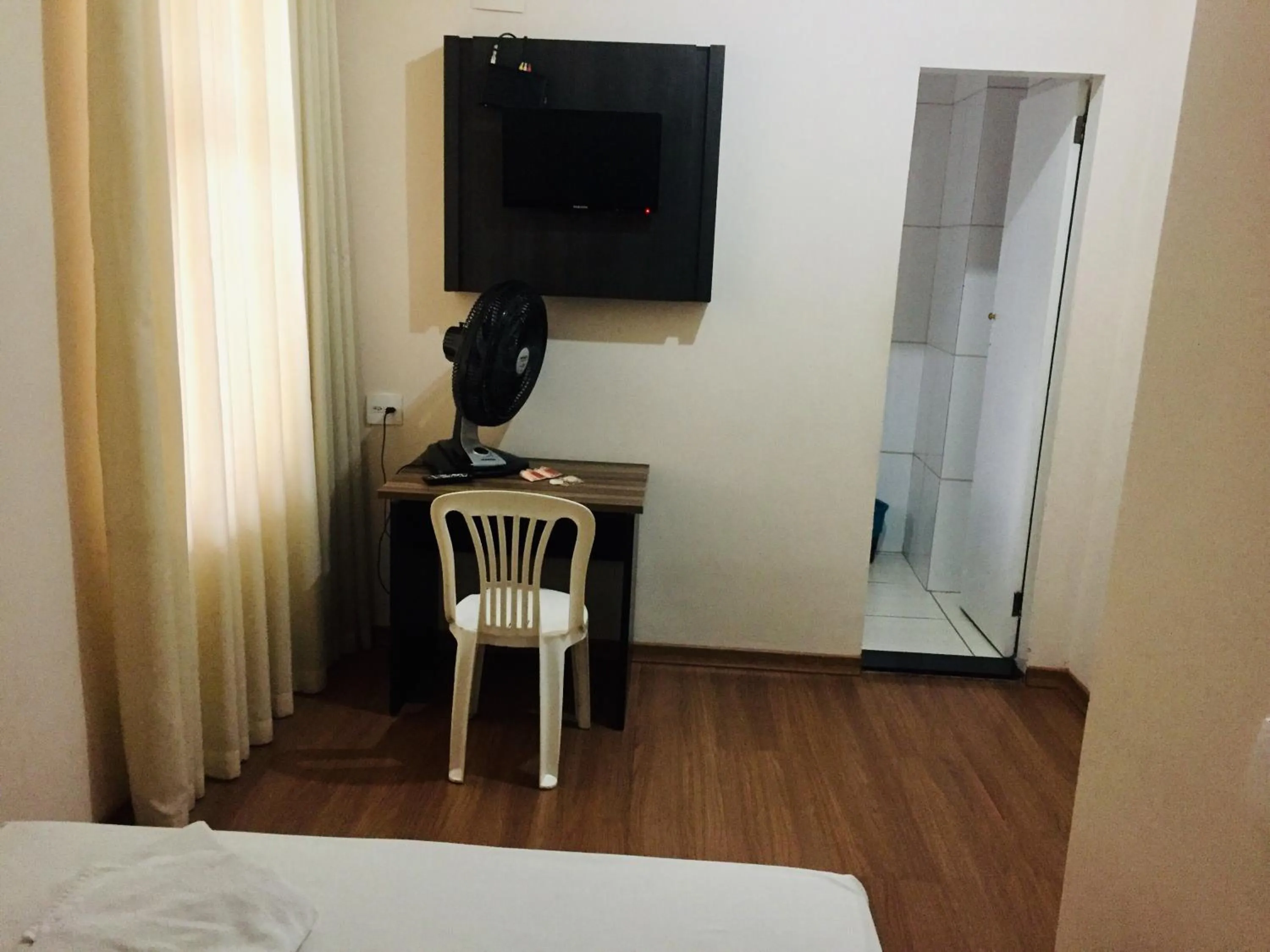 TV and multimedia, Bed in Hotel GMatos Belo Horizonte - Próximo a Rodoviária e Mercados Turísticos