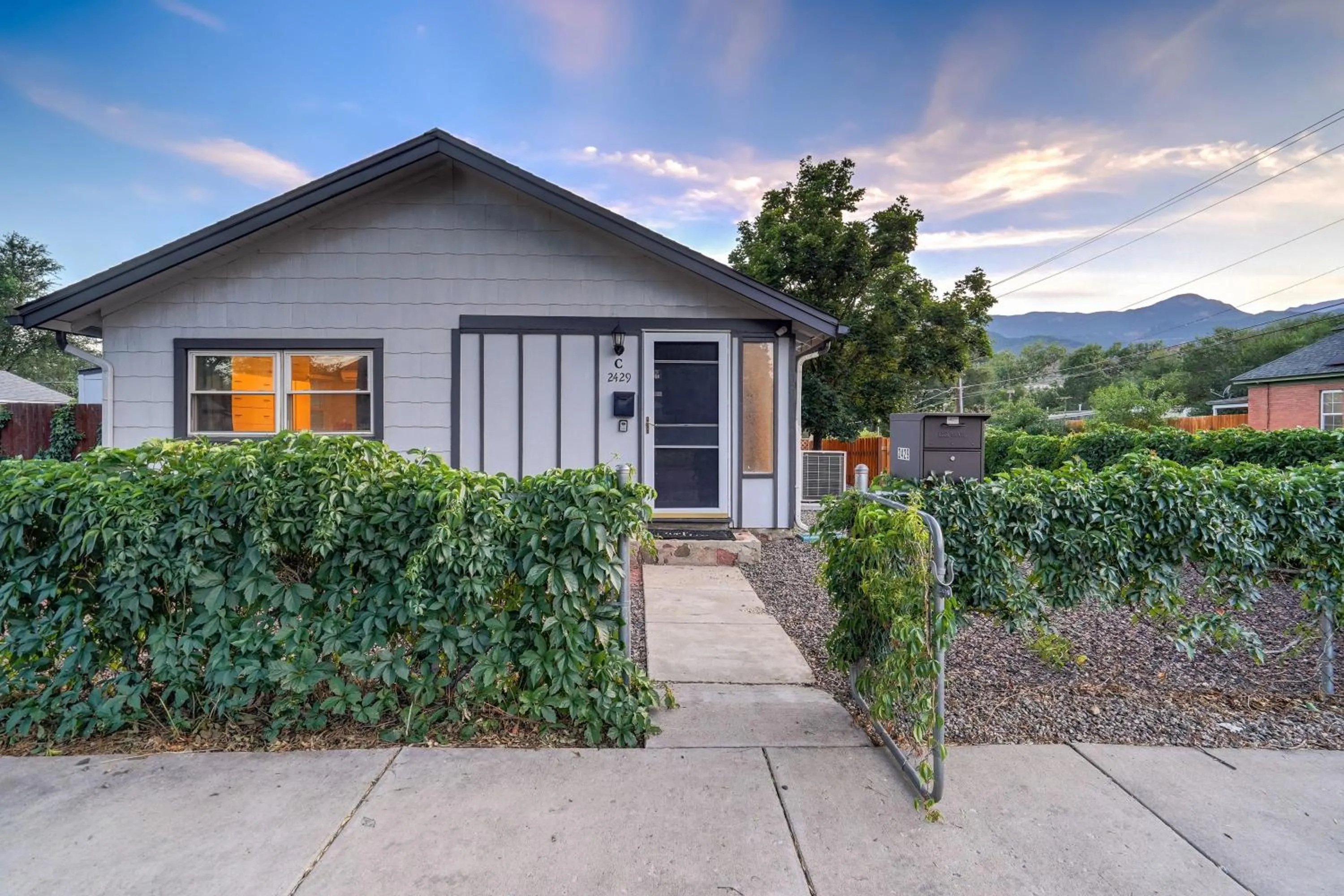 Modern Cottage 1BDComfy Home In Old Colorado