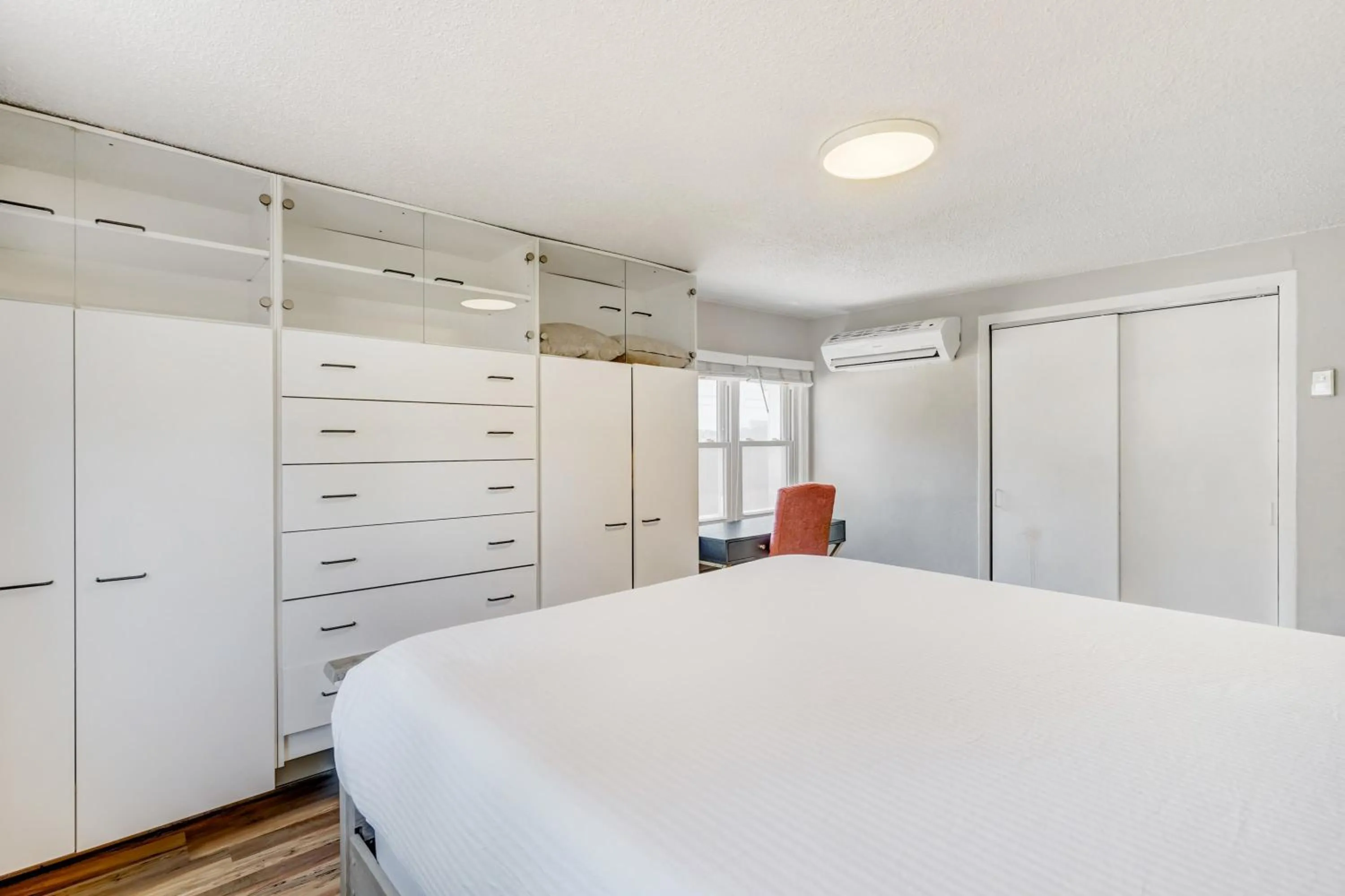 Bed in Modern Cottage 1BDComfy Home In Old Colorado