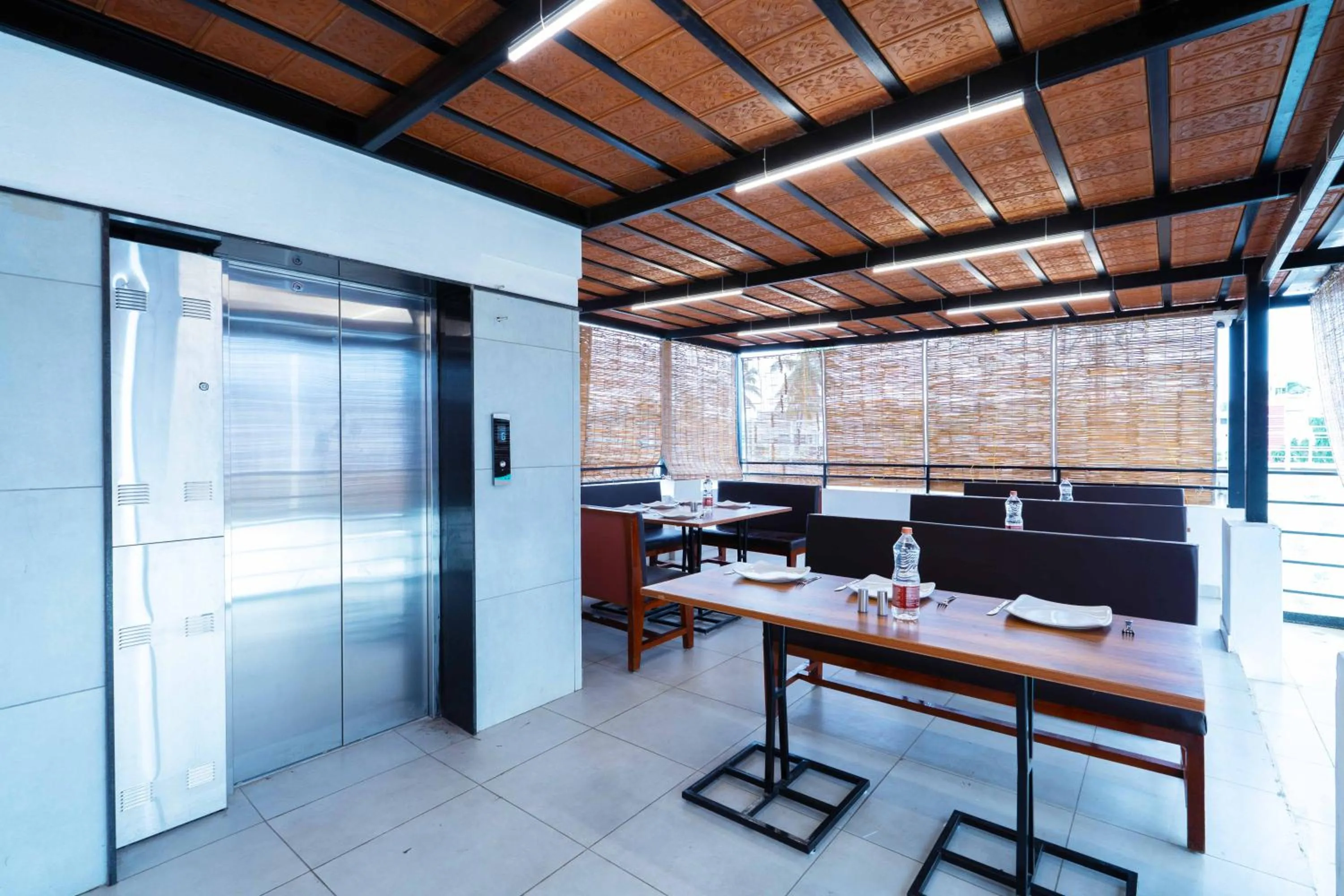 Restaurant/places to eat in Treebo The Grand Skyla, Malleshwaram