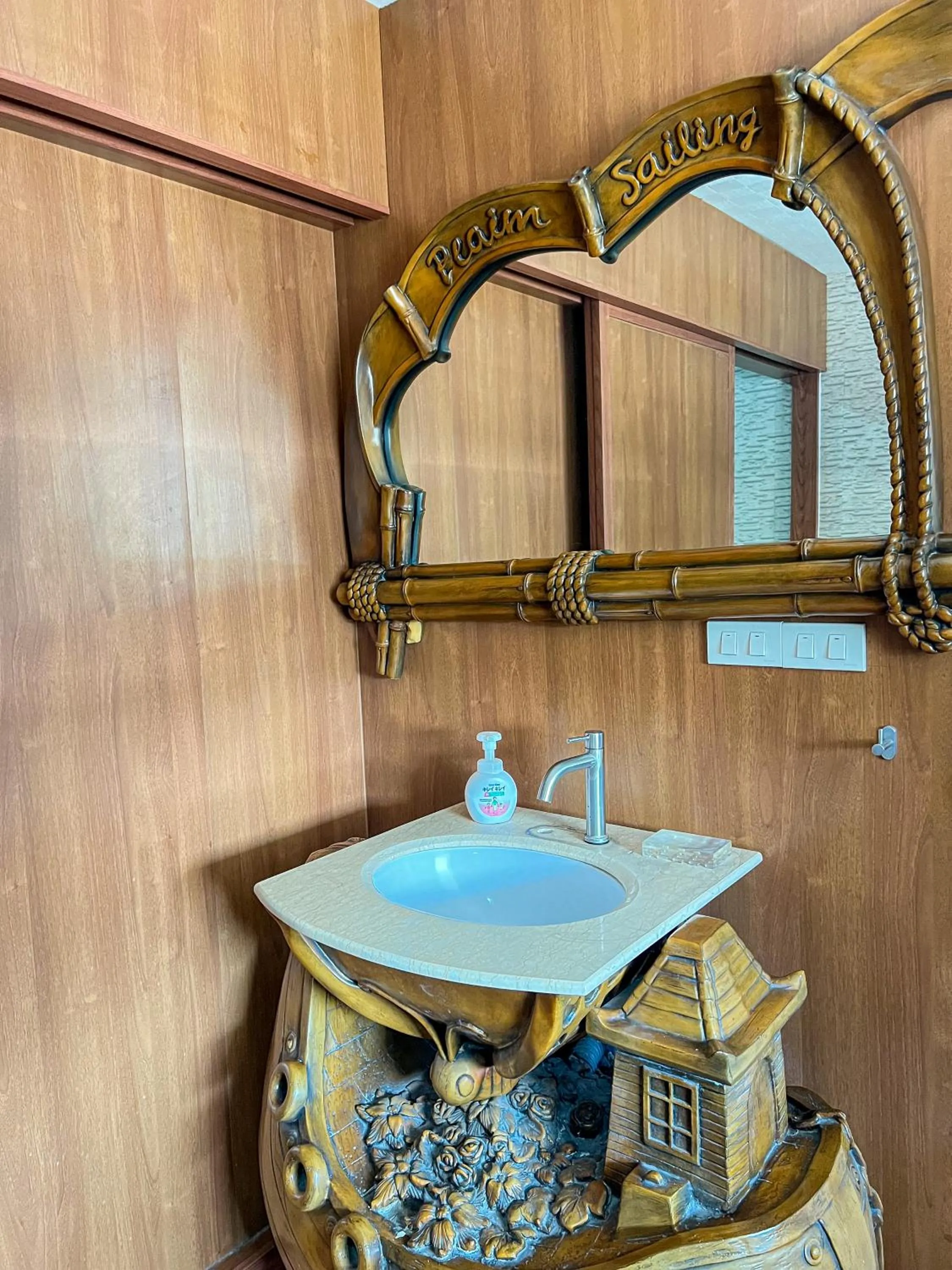 Property building in Silom Dynasty Hostel