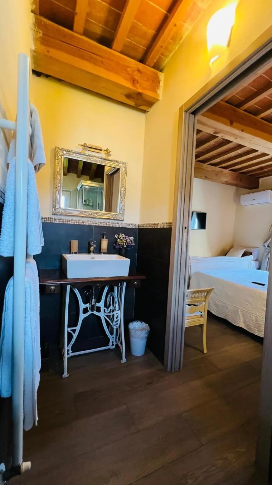 Bed in B&B La Bella Lucca