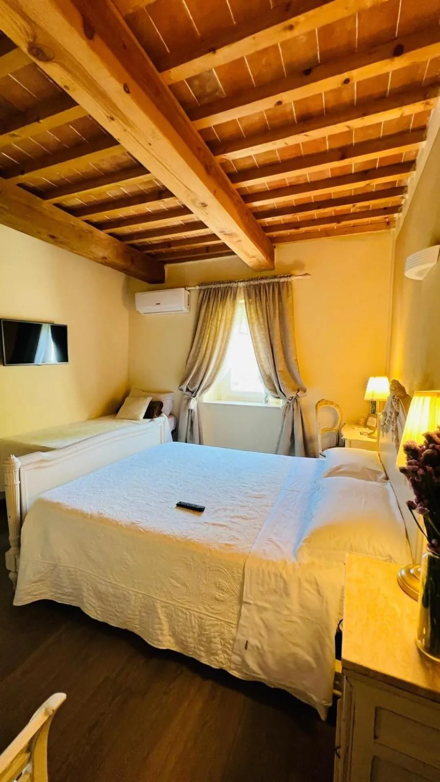 Bed in B&B La Bella Lucca