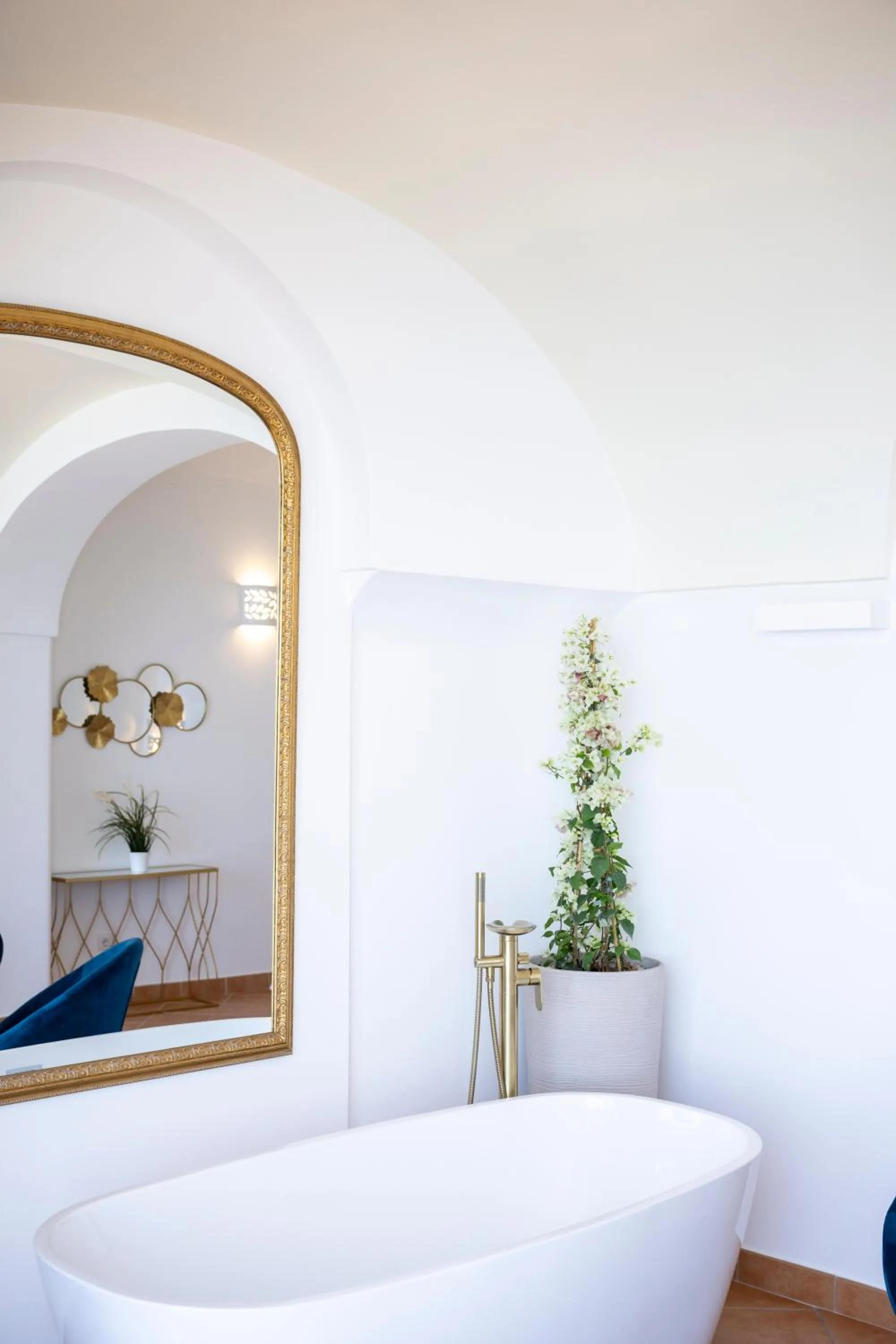 Decorative detail, Bed in Villa Santa Chiara Positano Suites