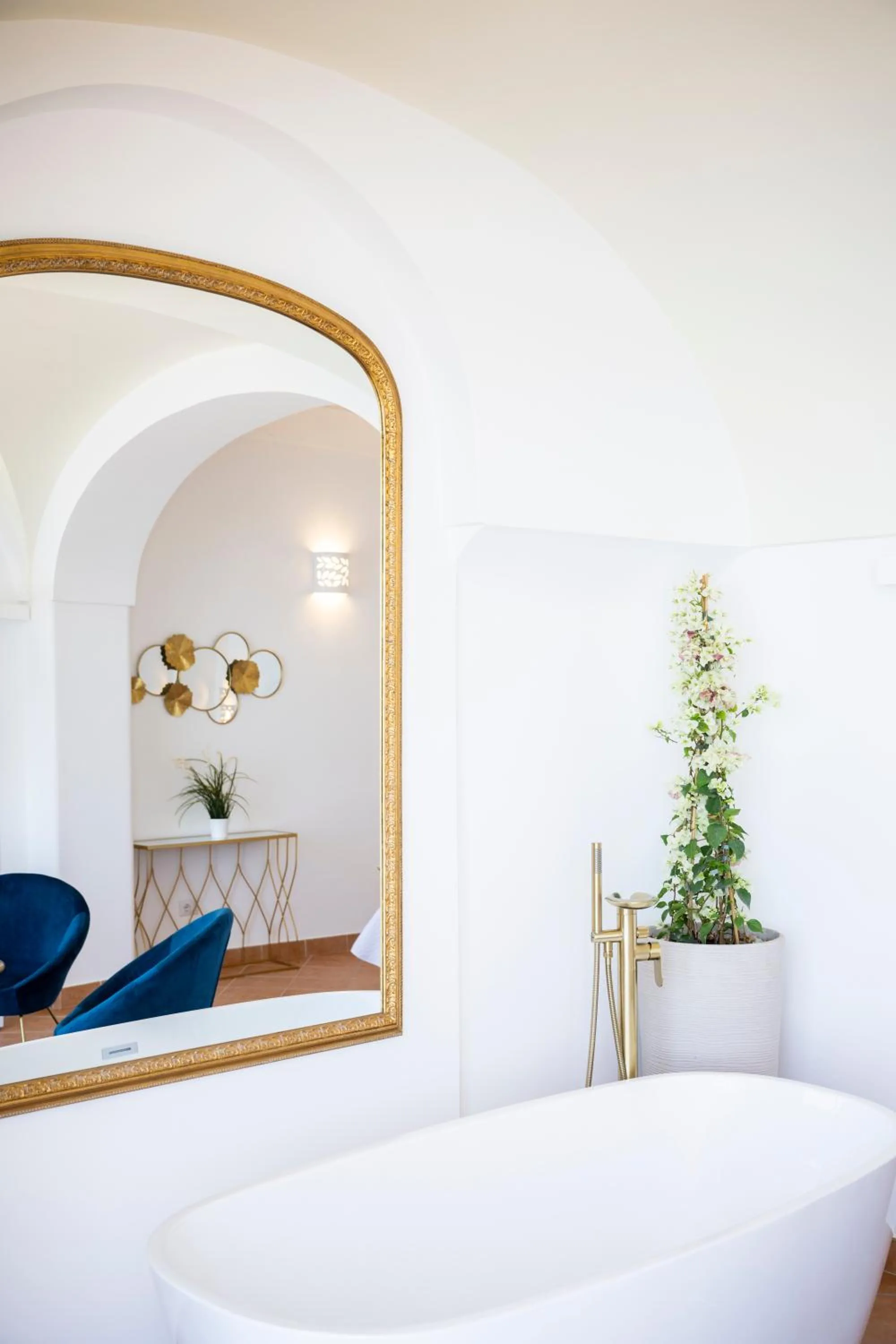 Decorative detail, Bed in Villa Santa Chiara Positano Suites